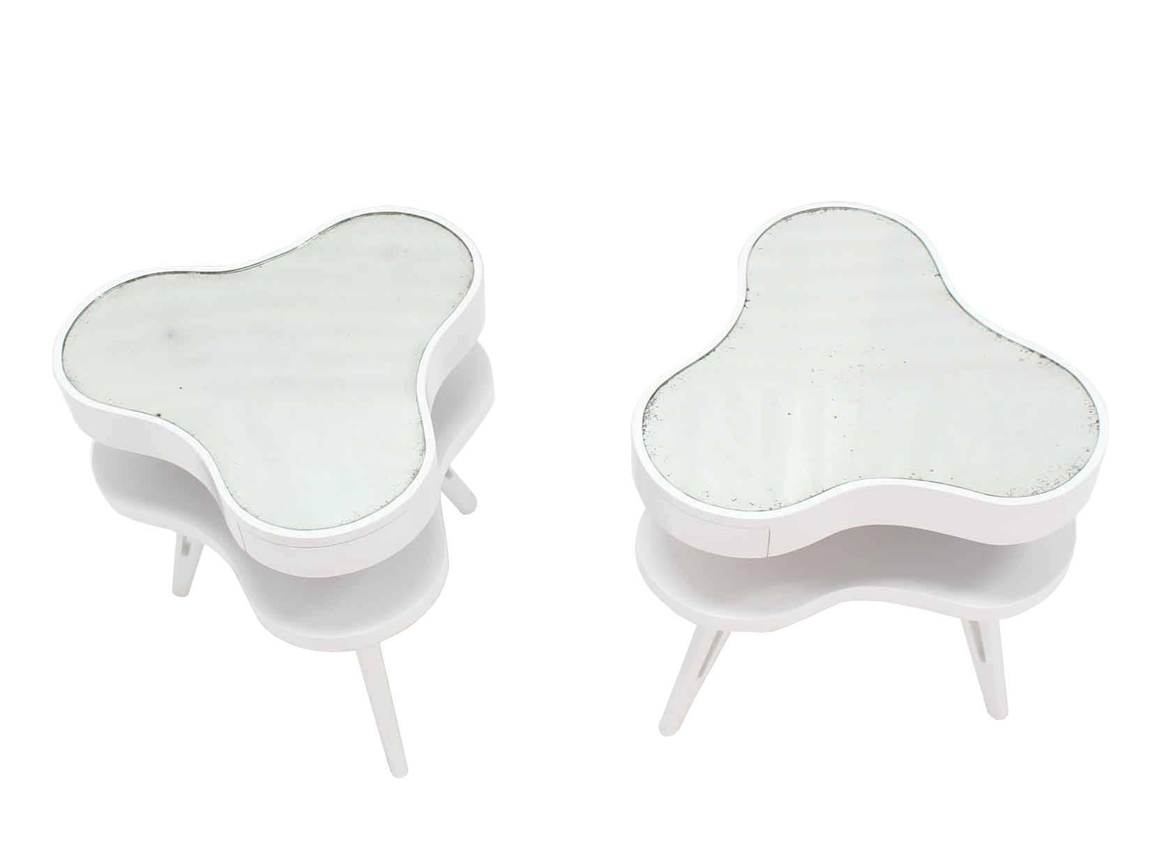 Pair of White Lacquer Pierced Legs Organic Shape End Tables In Excellent Condition For Sale In Rockaway, NJ
