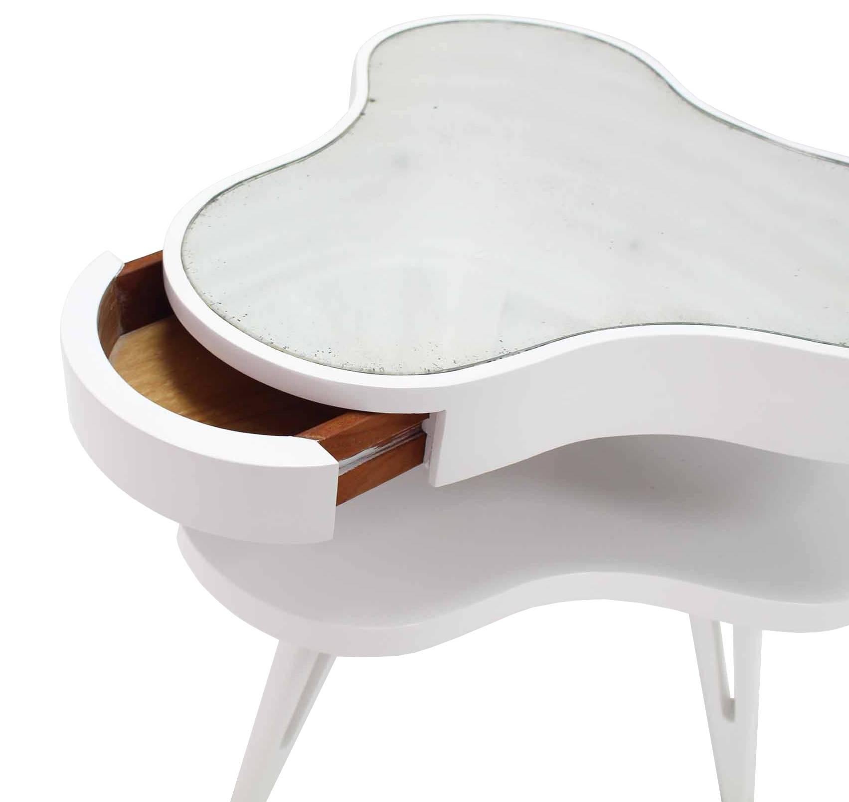 Pair of White Lacquer Pierced Legs Organic Shape End Tables For Sale 1