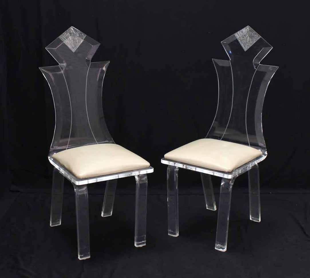 Ensemble de table de dînette ou de jeu moderne du milieu du siècle en Lucite et verre rond épais. 16 x 19 x 42 chaises.