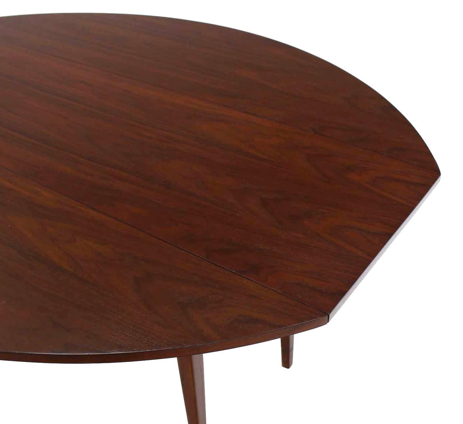 Mid Century Modern Drop Leaf Oiled Walnut Dining Table In Excellent Condition In Rockaway, NJ