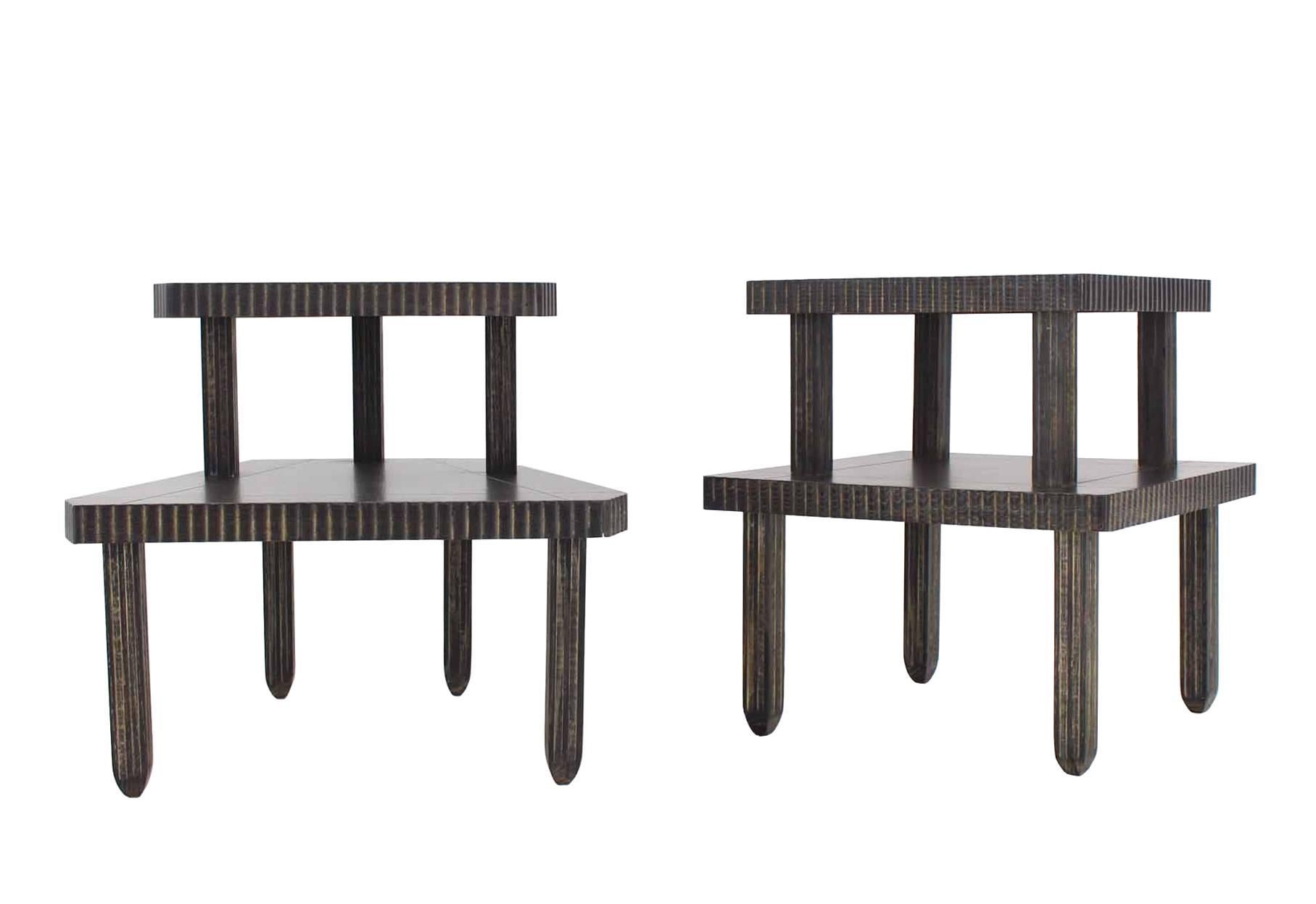 Mid-Century Modern Paire de tables d'extrémité non assorties à finition cérusée en vente
