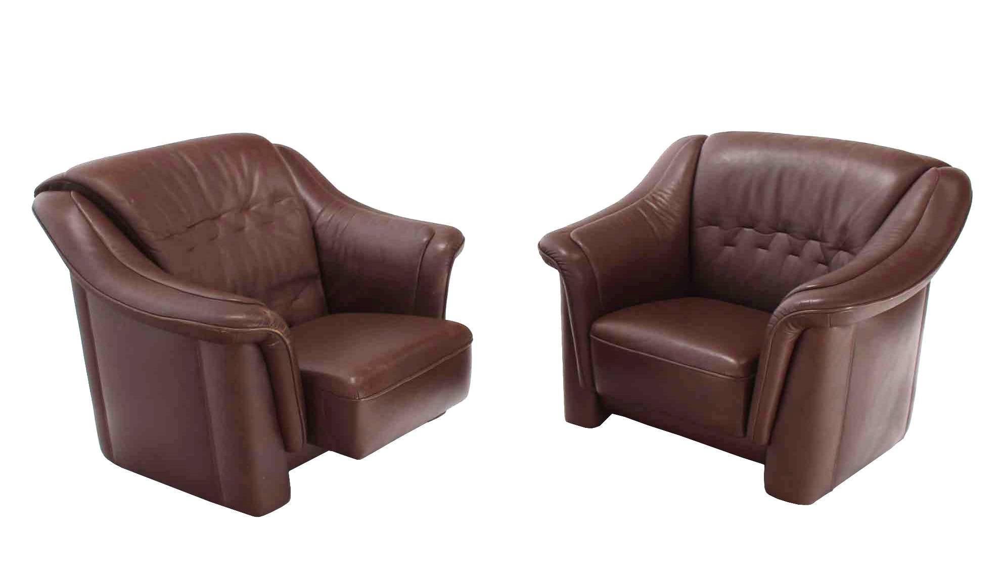 Pair of Brown Leather Lounge Chairs with Ottomans In Good Condition In Rockaway, NJ