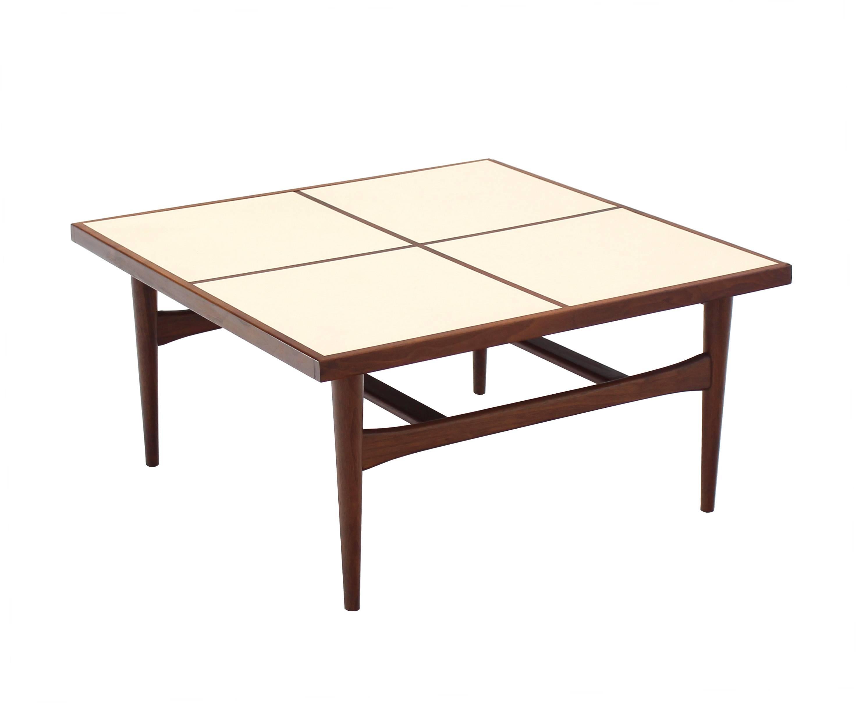 Mid-Century Modern Square Coffee Table In Excellent Condition For Sale In Rockaway, NJ