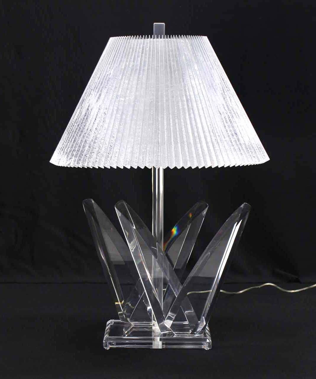 Mid-Century Modern Lampe de bureau en lucite mi-siècle moderne en vente