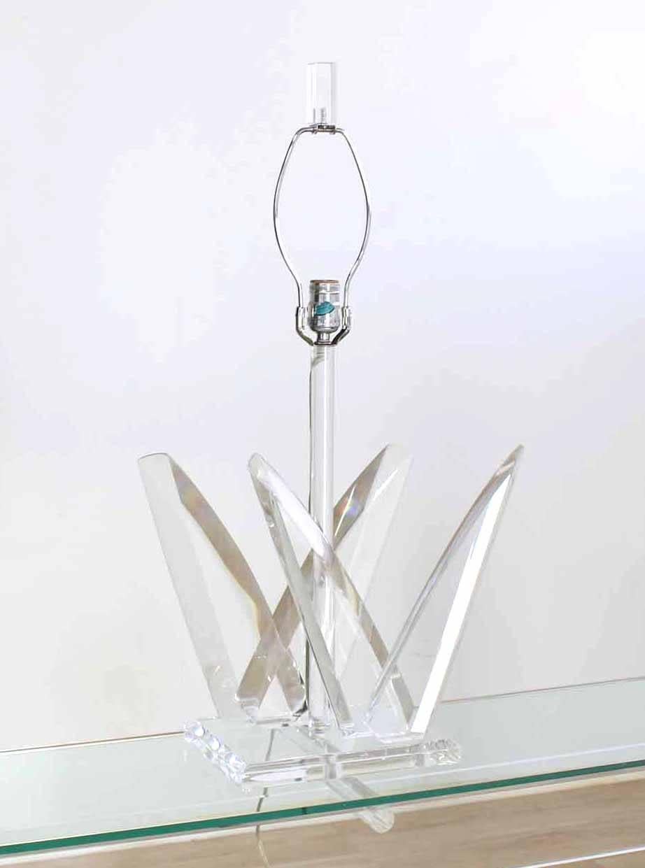 Lucite Mid-Century Modern Table Lamp For Sale 1