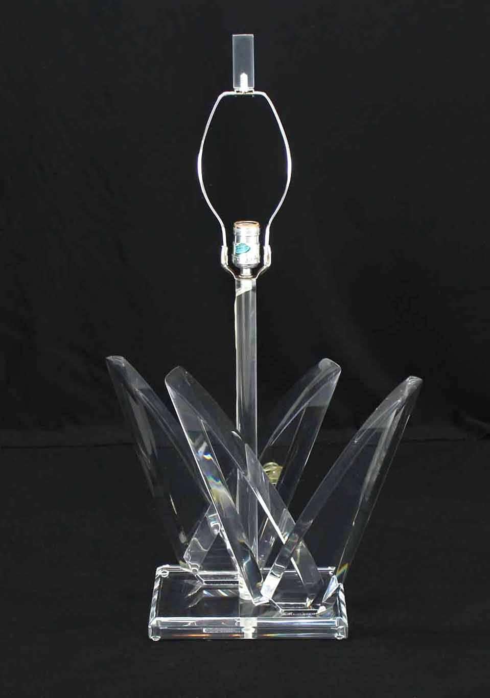 Lucite Mid-Century Modern Table Lamp For Sale 3
