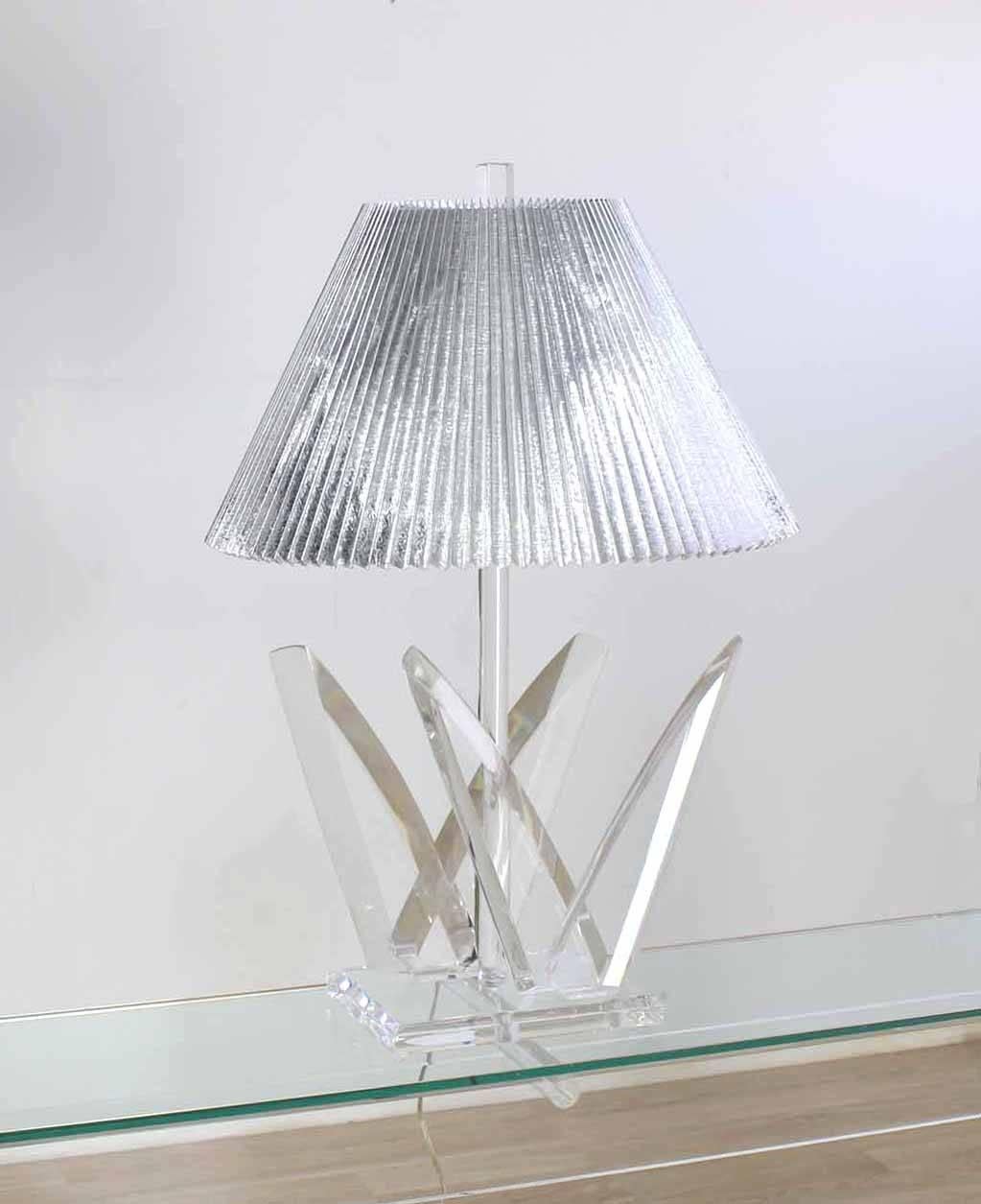 Lucite Mid-Century Modern Table Lamp For Sale 4