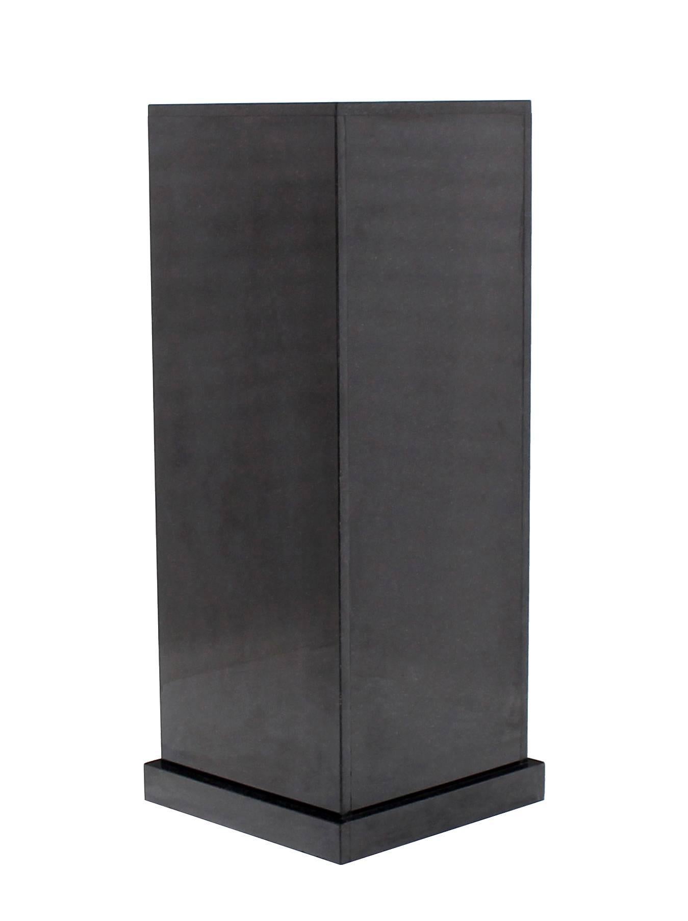 Large Tall Black Granite Pedestal In Excellent Condition In Rockaway, NJ