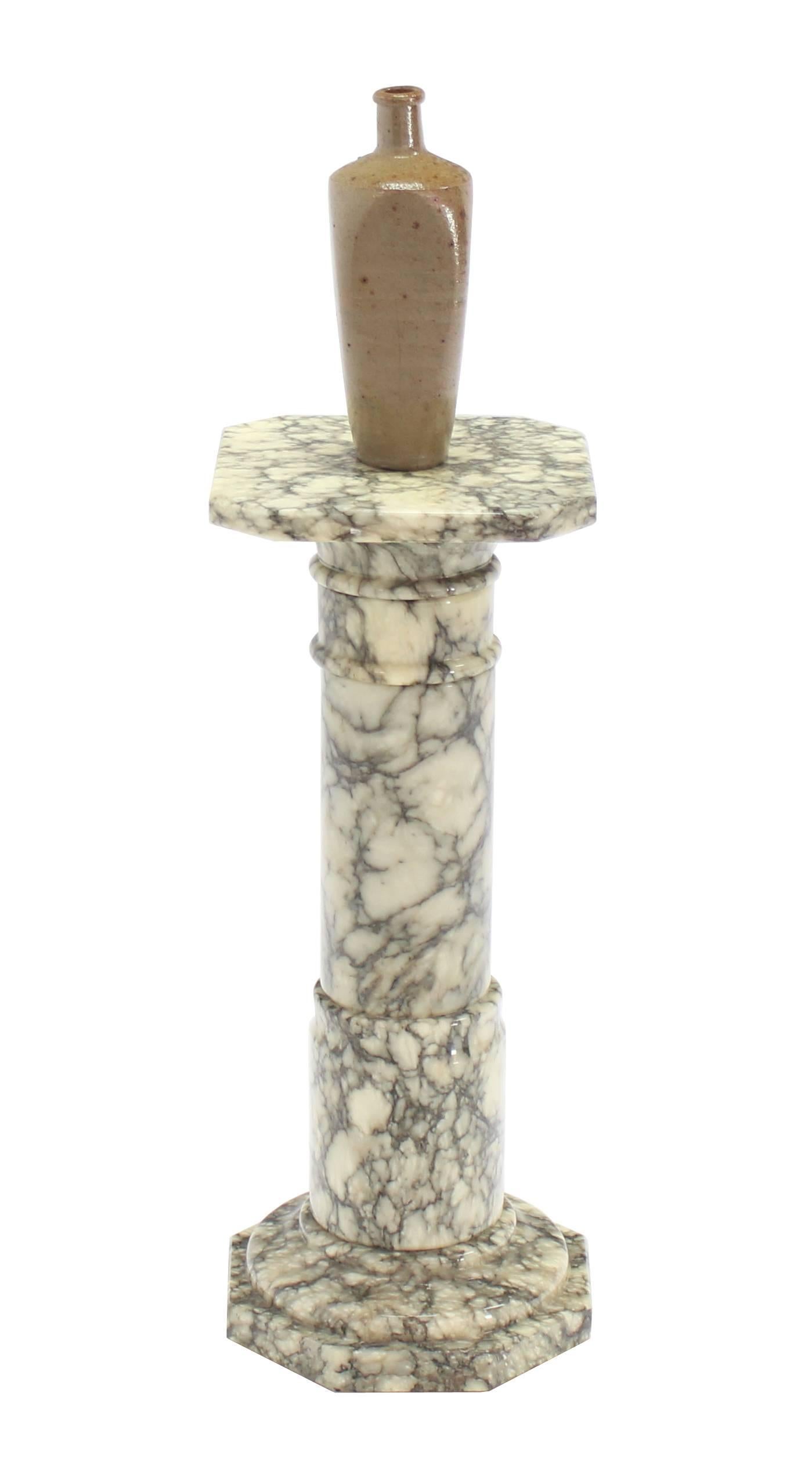 Very nice Mid-Century Modern style turned onyx pedestal stand.