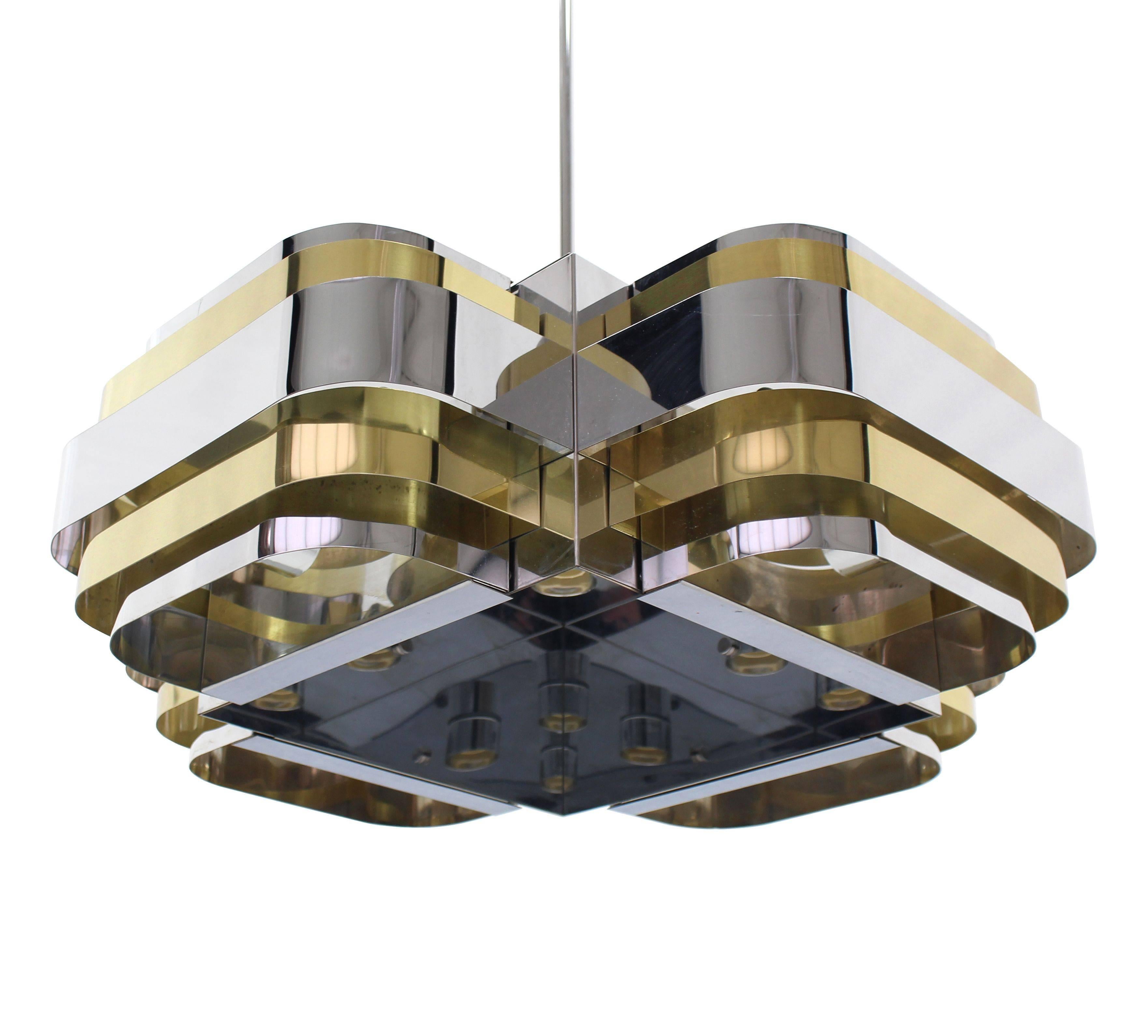 Brass and Chrome Light Fixture In Excellent Condition For Sale In Rockaway, NJ