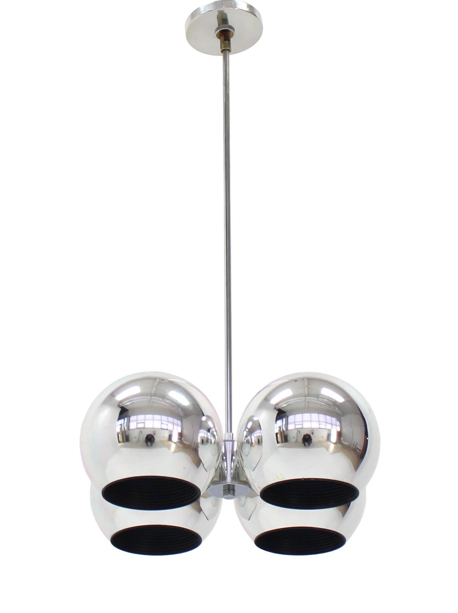 Mid-Century Modern Lampe à suspension à quatre globes, moderne du milieu du siècle dernier en vente