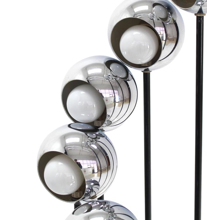 Mid-Century Modern Chrome Globe Table Lamps For Sale 1