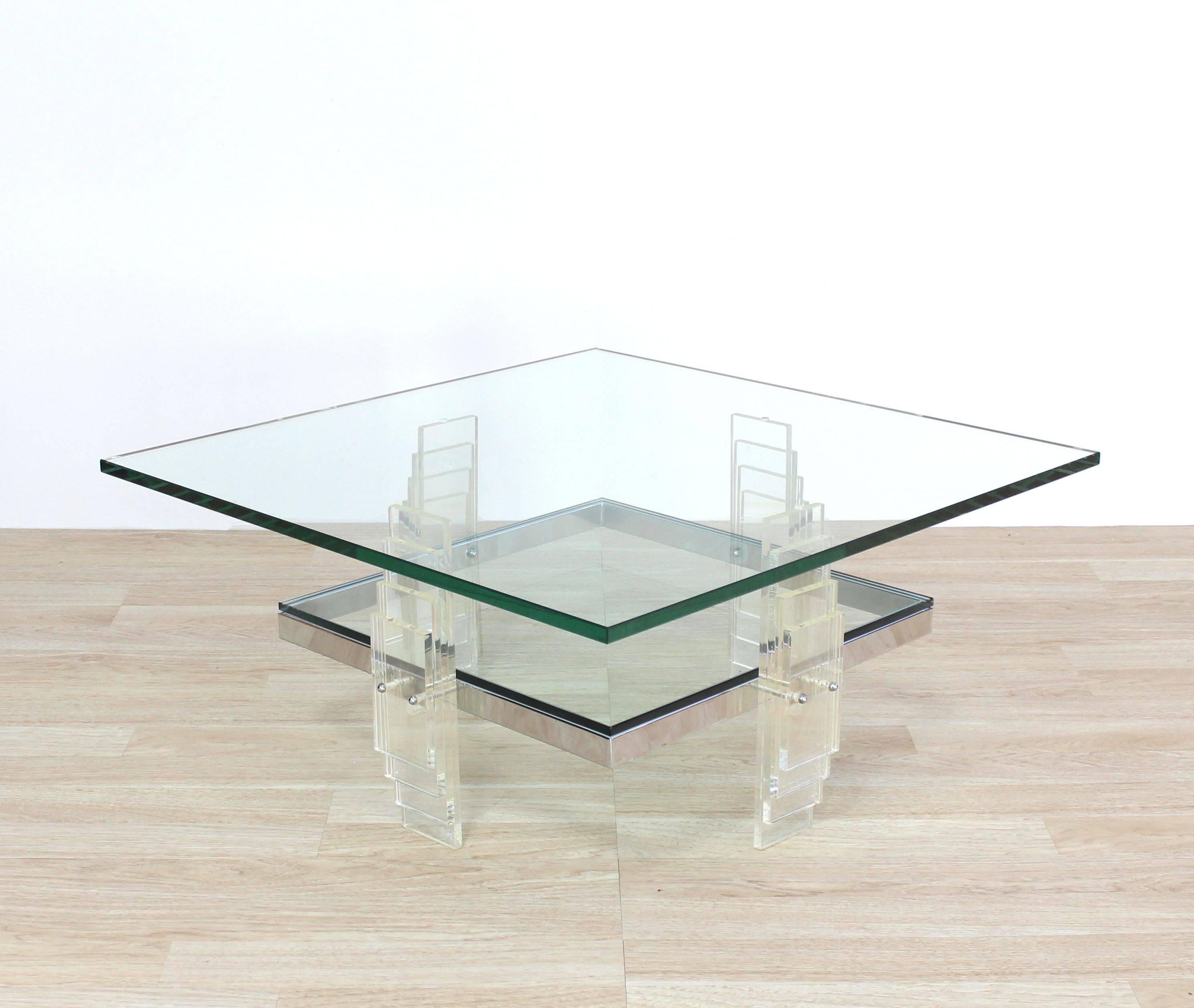 Very nice Mid-Century Modern Lucite and glass square coffee table.