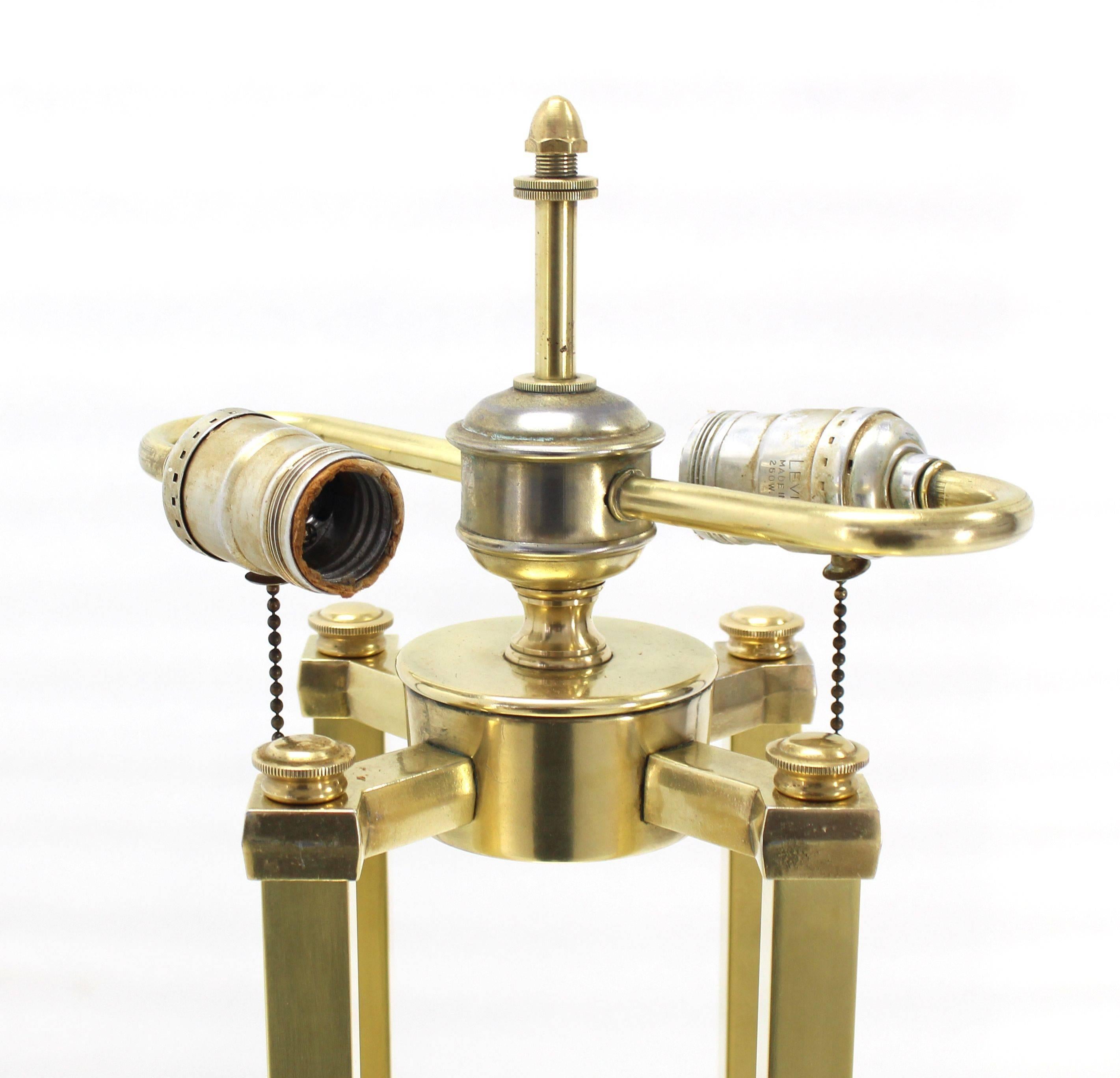 Lampe de table Stifle en laiton en vente 2