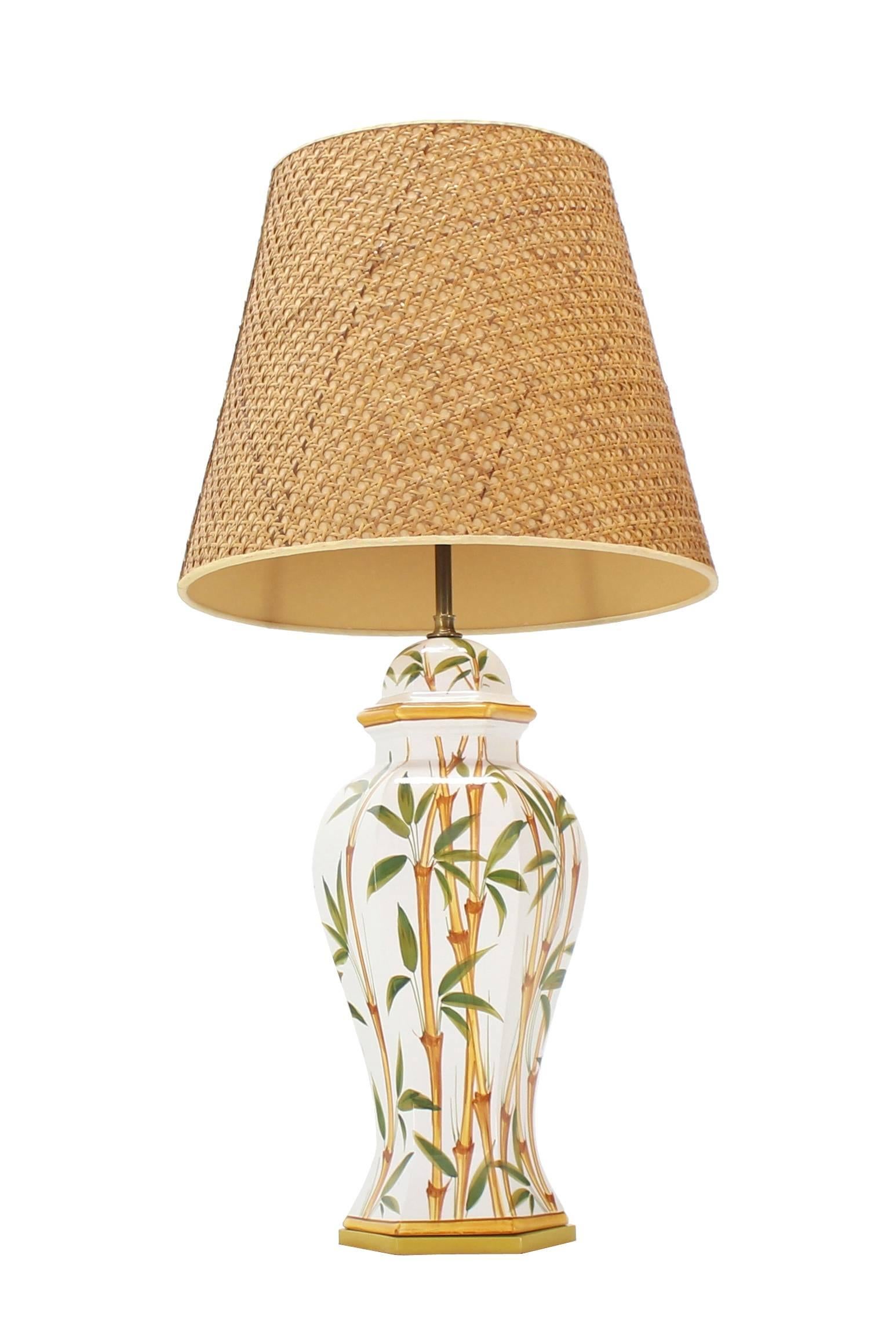 Mid-Century Modern Paire de lampes de bureau en bambou décorées à la main en vente