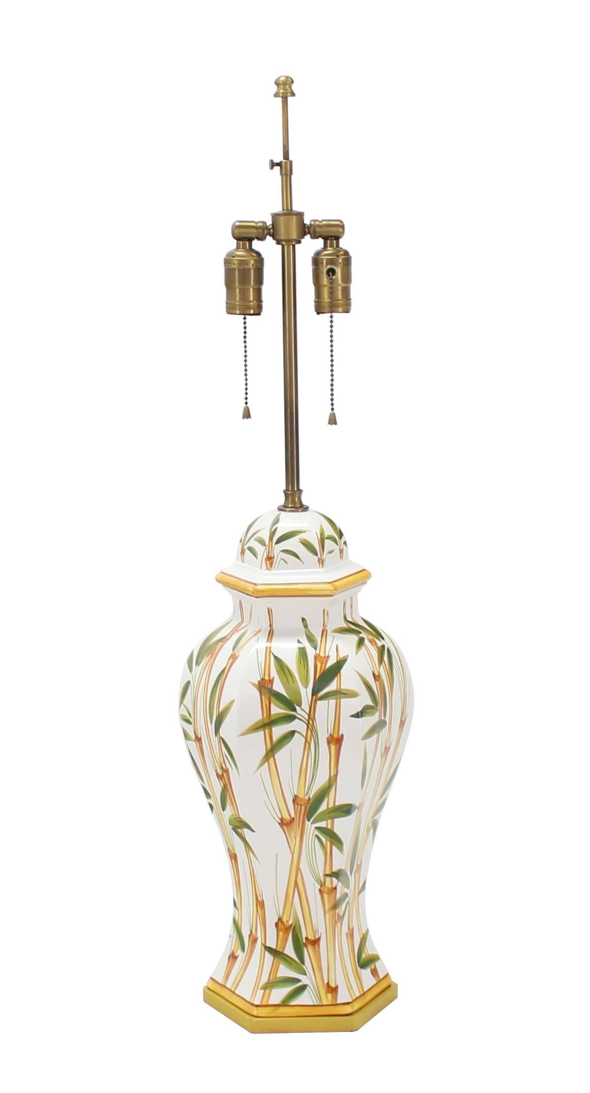 20ième siècle Paire de lampes de bureau en bambou décorées à la main en vente