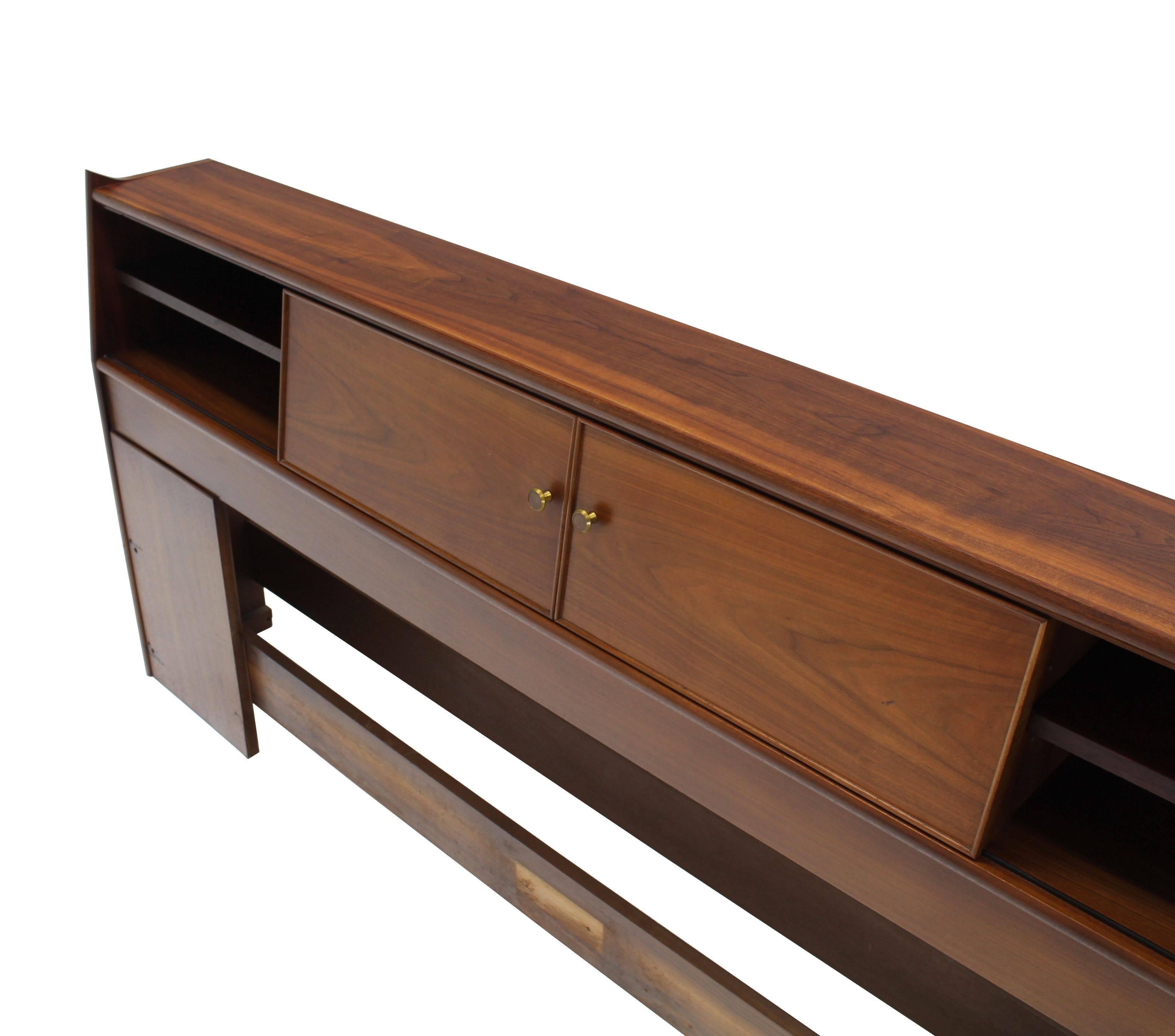 Mid-Century Modern Walnut King Headboard with Storage Compartment In Excellent Condition In Rockaway, NJ