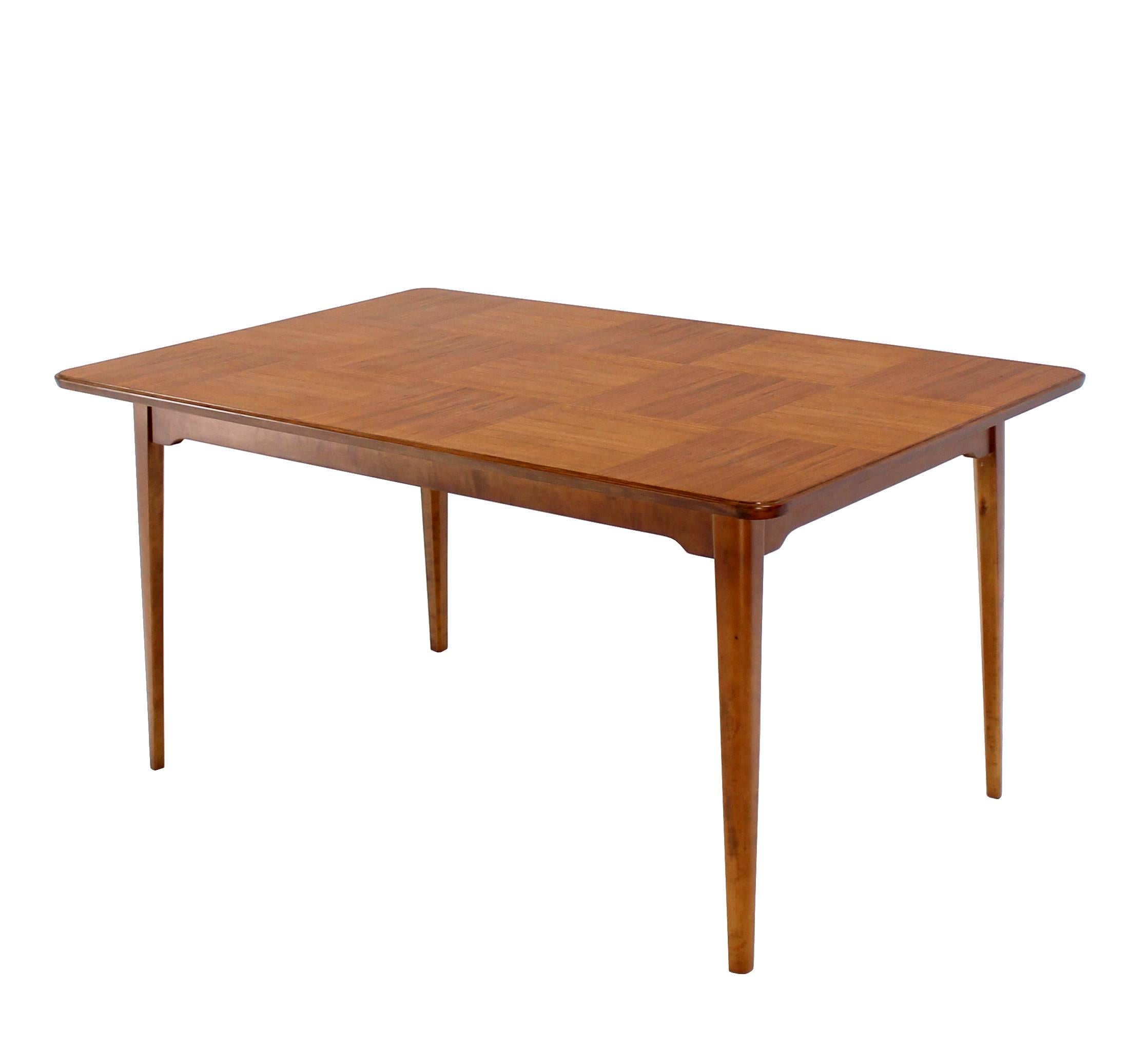 Américain Rare table de salle à manger Edmund Spence à motif damier en vente