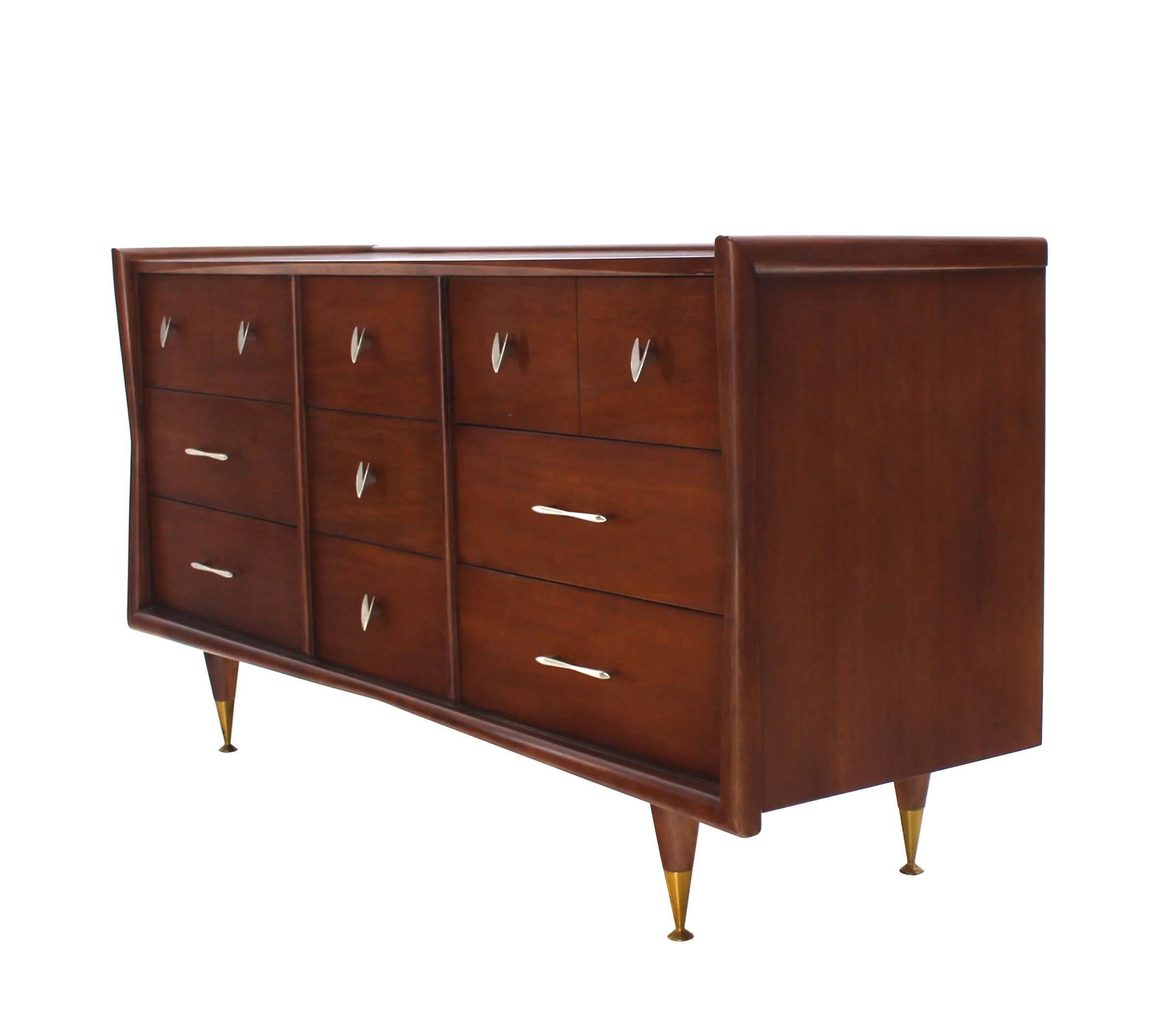 Mid Century American Modern Walnut Dresser In Excellent Condition In Rockaway, NJ