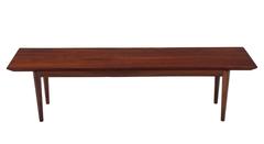 Raro banco o mesa baja de nogal de Risom