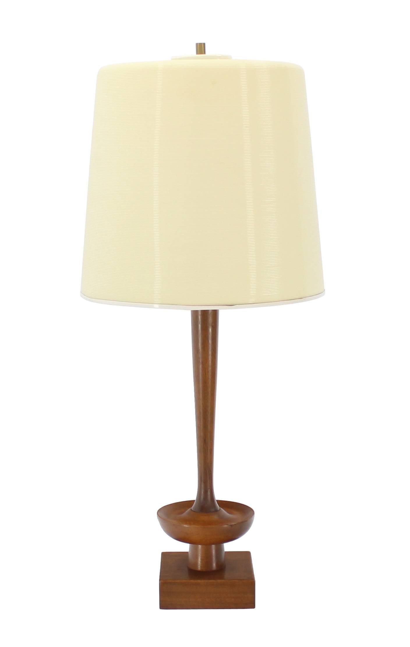 Mid-Century Modern Turned Table Lamp by Heifetz In Excellent Condition For Sale In Rockaway, NJ