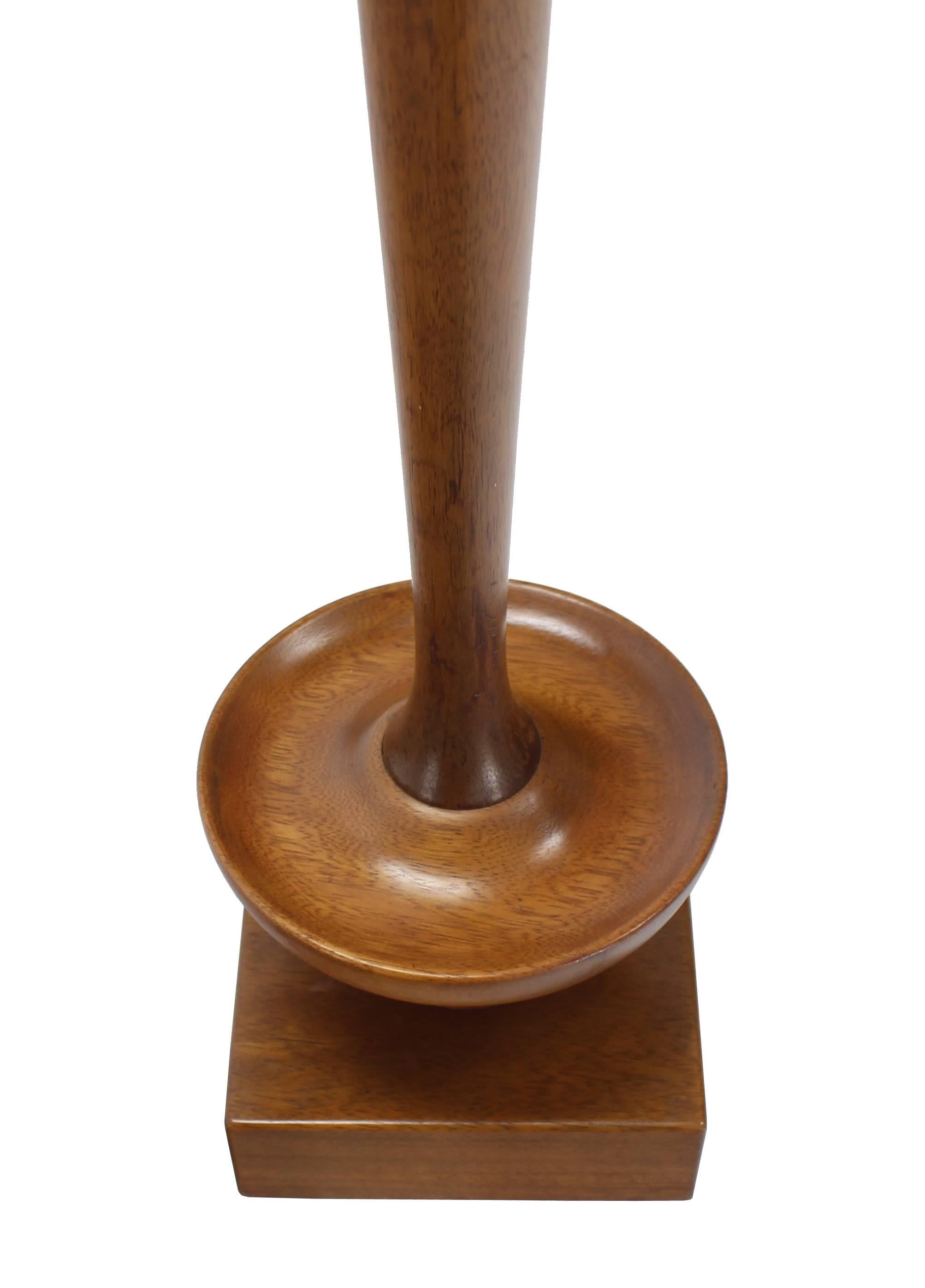 Lampe de table tournée moderne mi-siècle moderne par Heifetz en vente 1