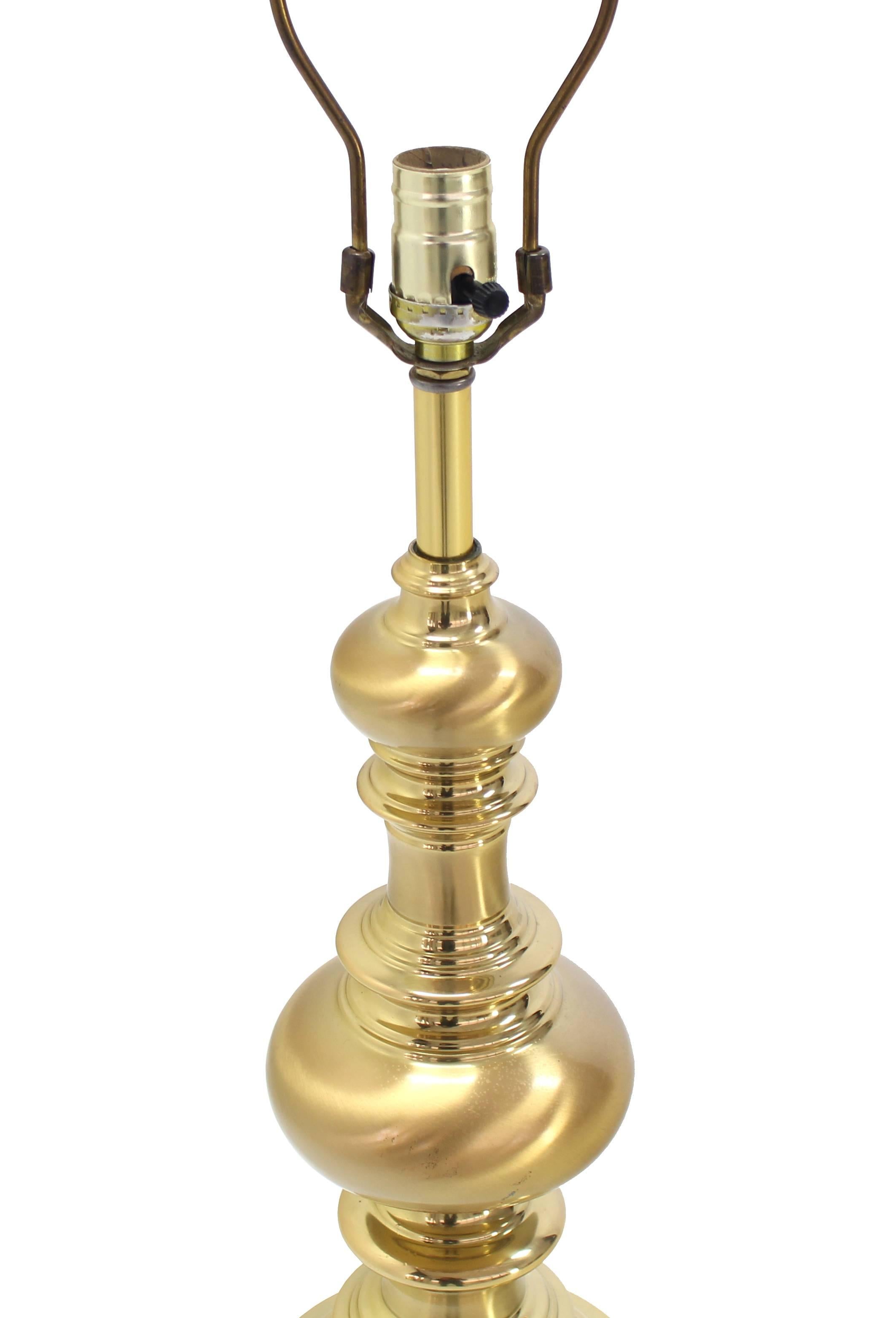 Mid-Century Modern Pair of Heavy Solid Brass Finial Shape Table Lamps For Sale