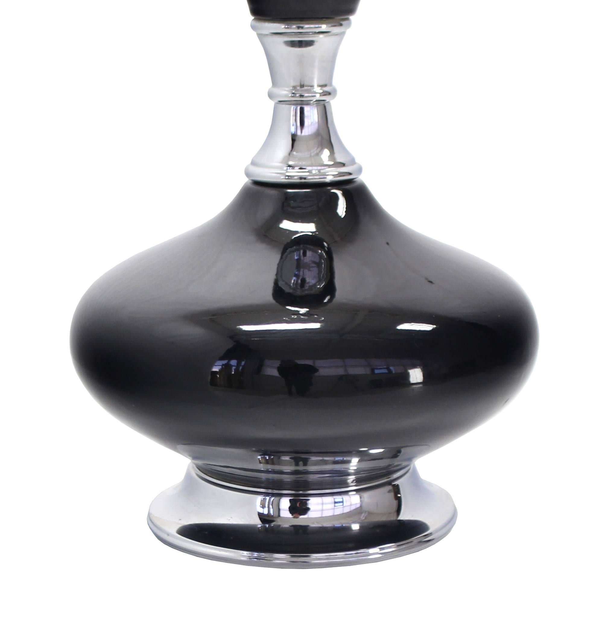 Schwarze Tischlampe aus schwarzer Keramik und Chrom in Fenialform im Zustand „Hervorragend“ im Angebot in Rockaway, NJ