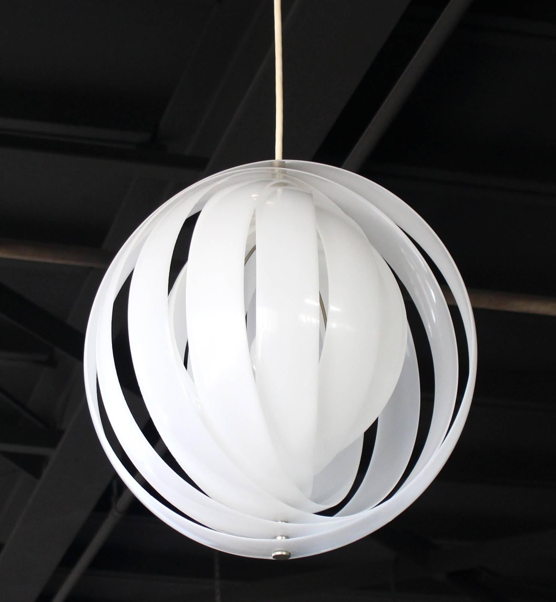 Mid-Century Modern vintage mom light by Panton.