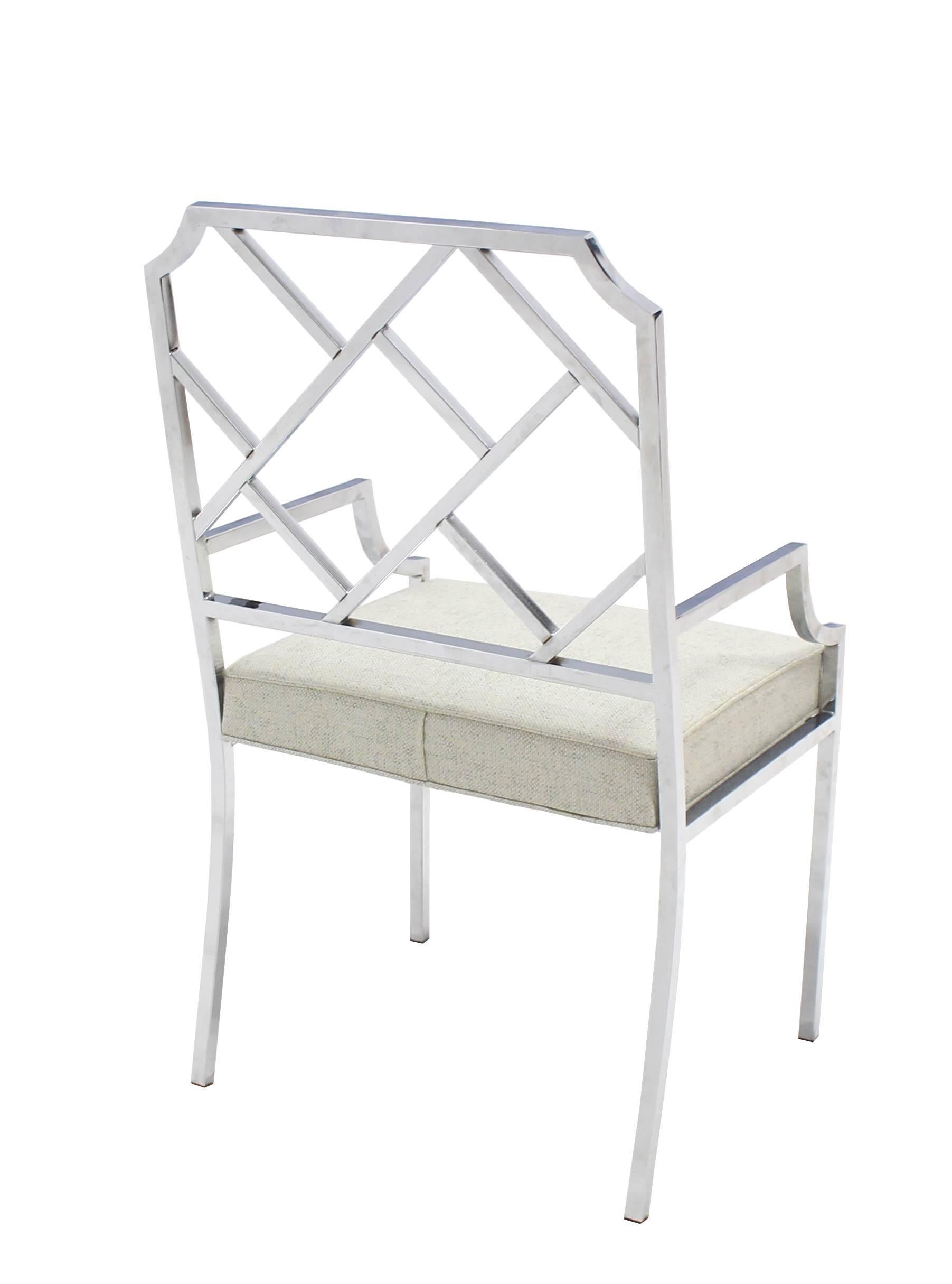 Nouvelle paire de chaises chromées à large dossier en échelle et chrome en tissu d'ameublement en vente 2