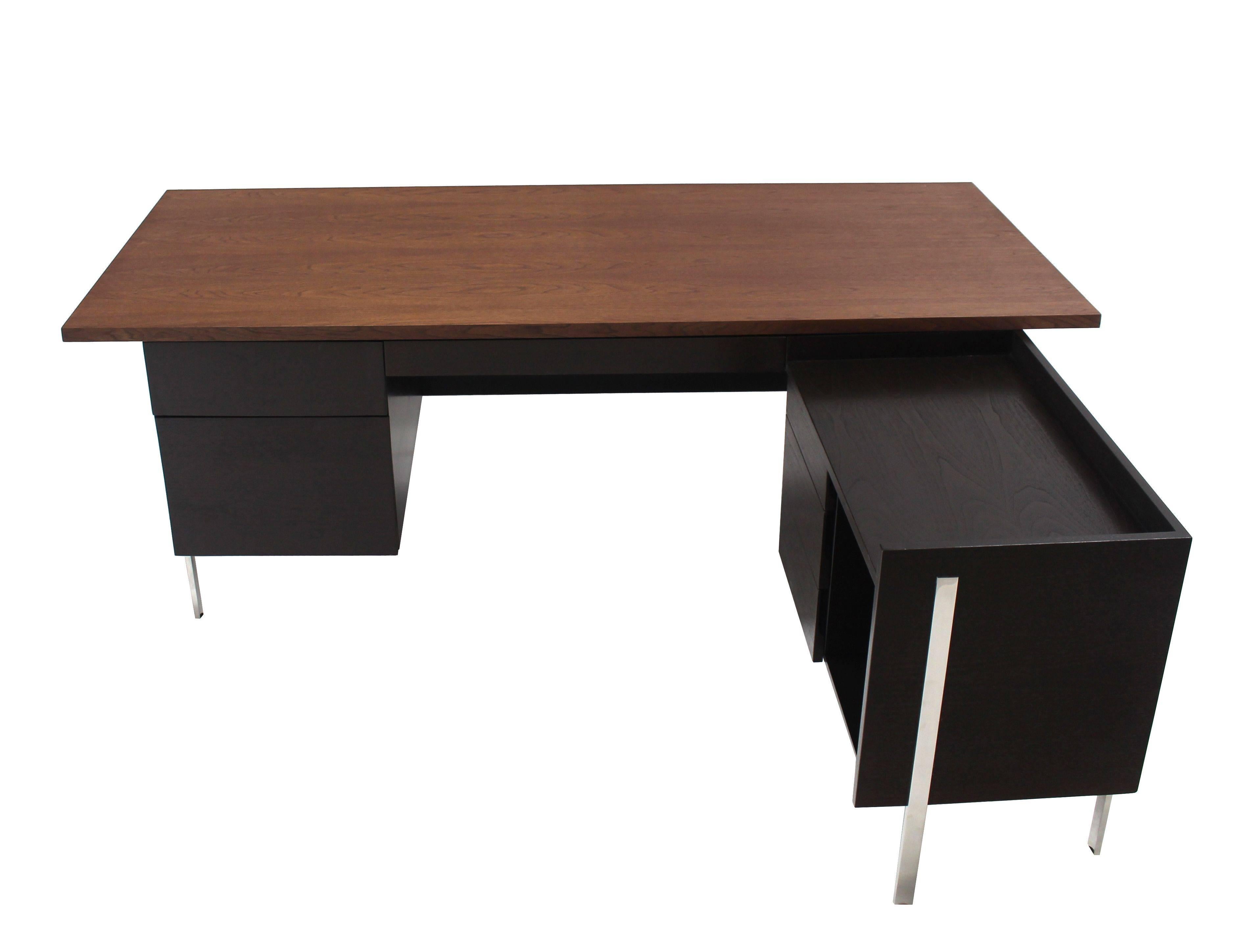 Très beau bureau de direction de style Mid-Century Modern par Harvey Probber.