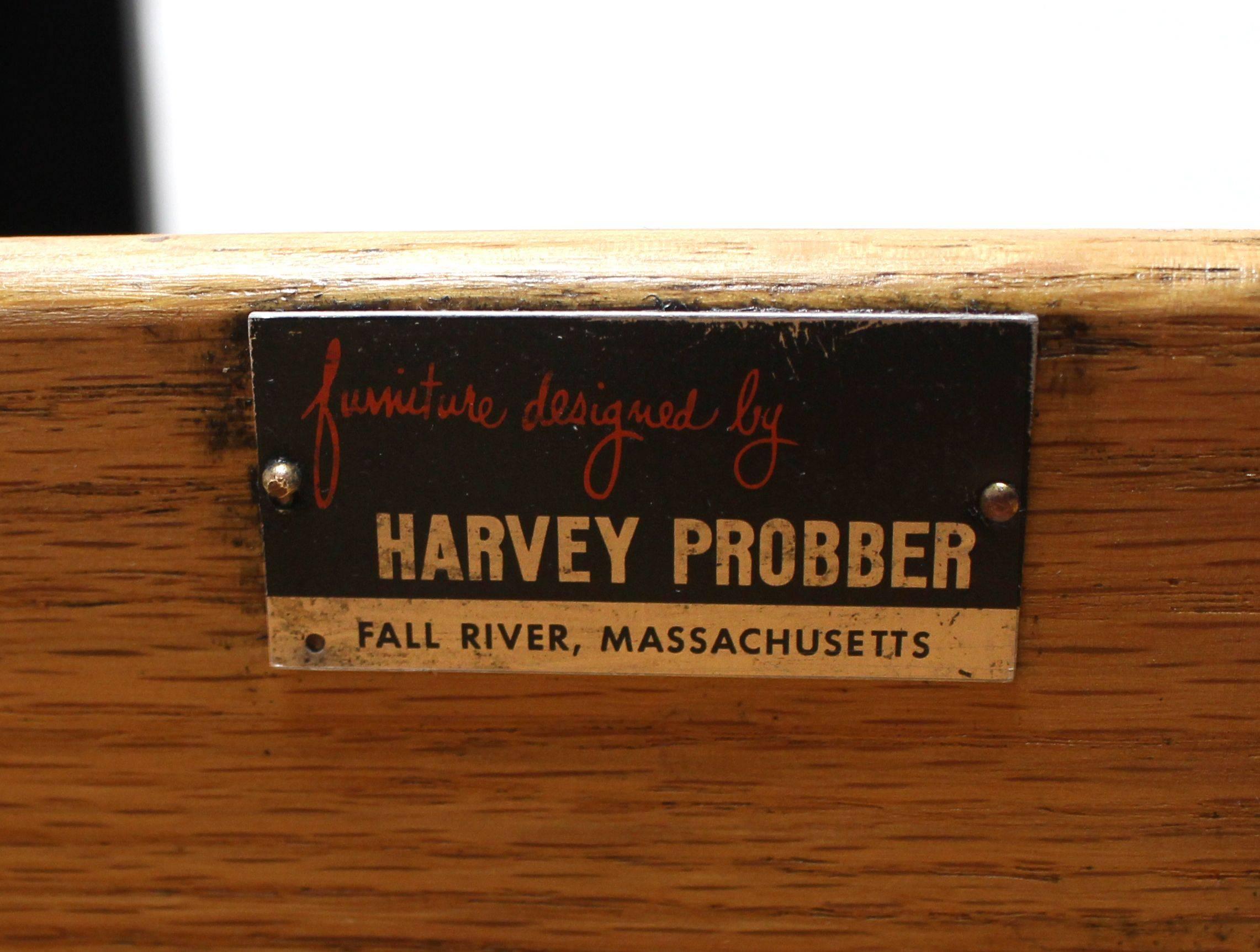 Mid-Century Modern Grand bureau en forme de L en noyer avec retour par Harvey Probber en vente