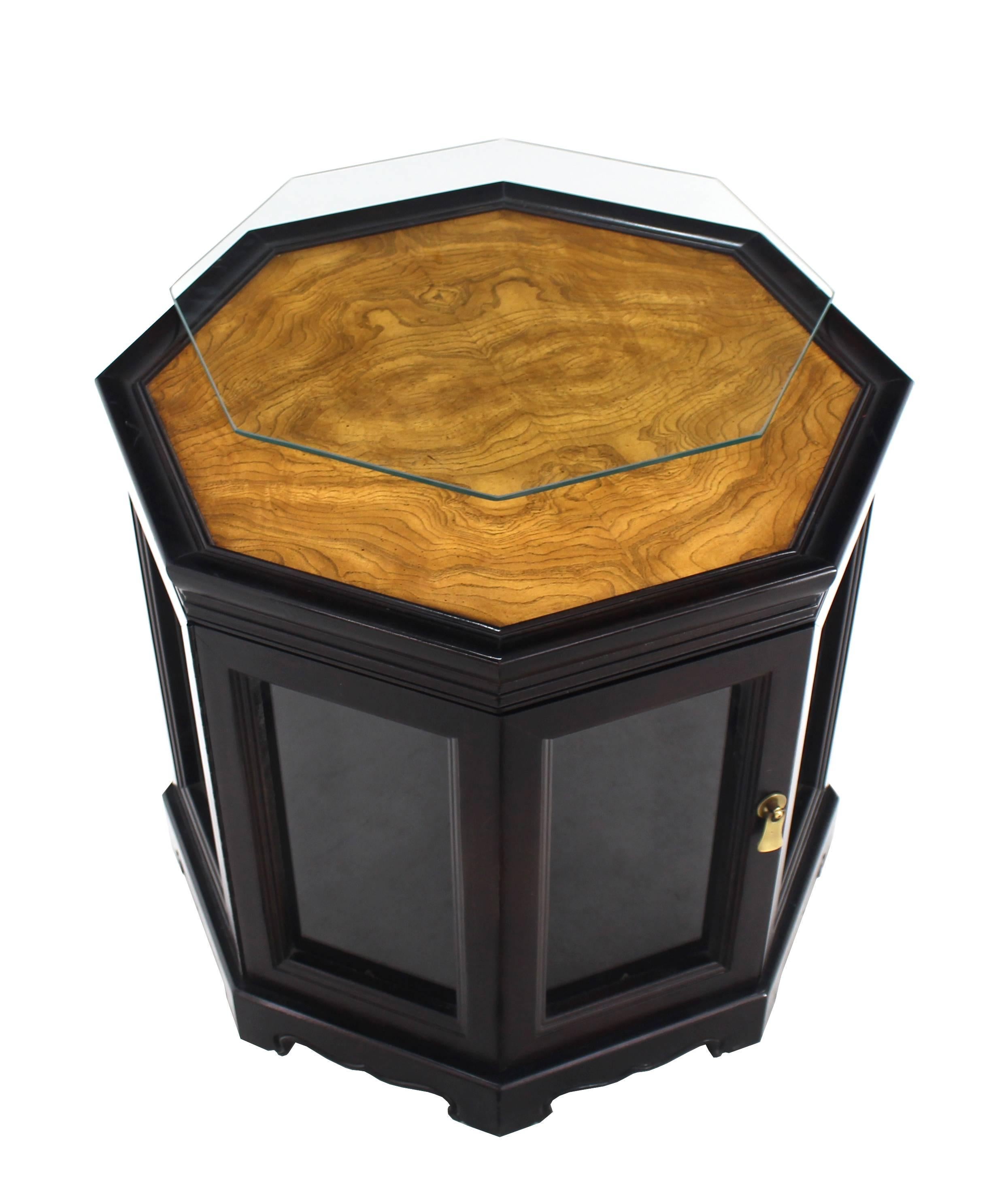 Américain Table d'appoint octogonale noire avec plateau en bois de ronce en vente