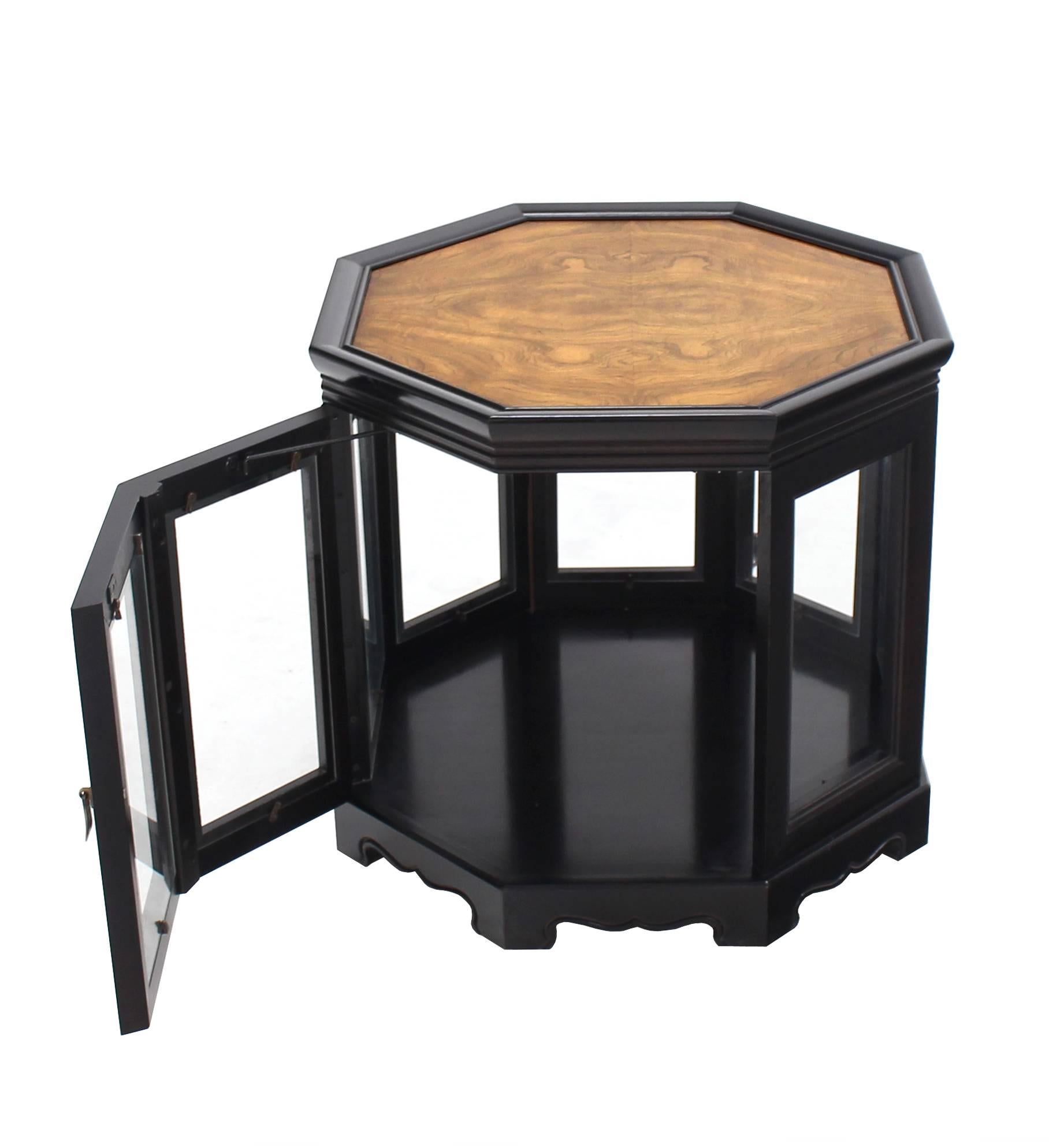Laqué Table d'appoint octogonale noire avec plateau en bois de ronce en vente