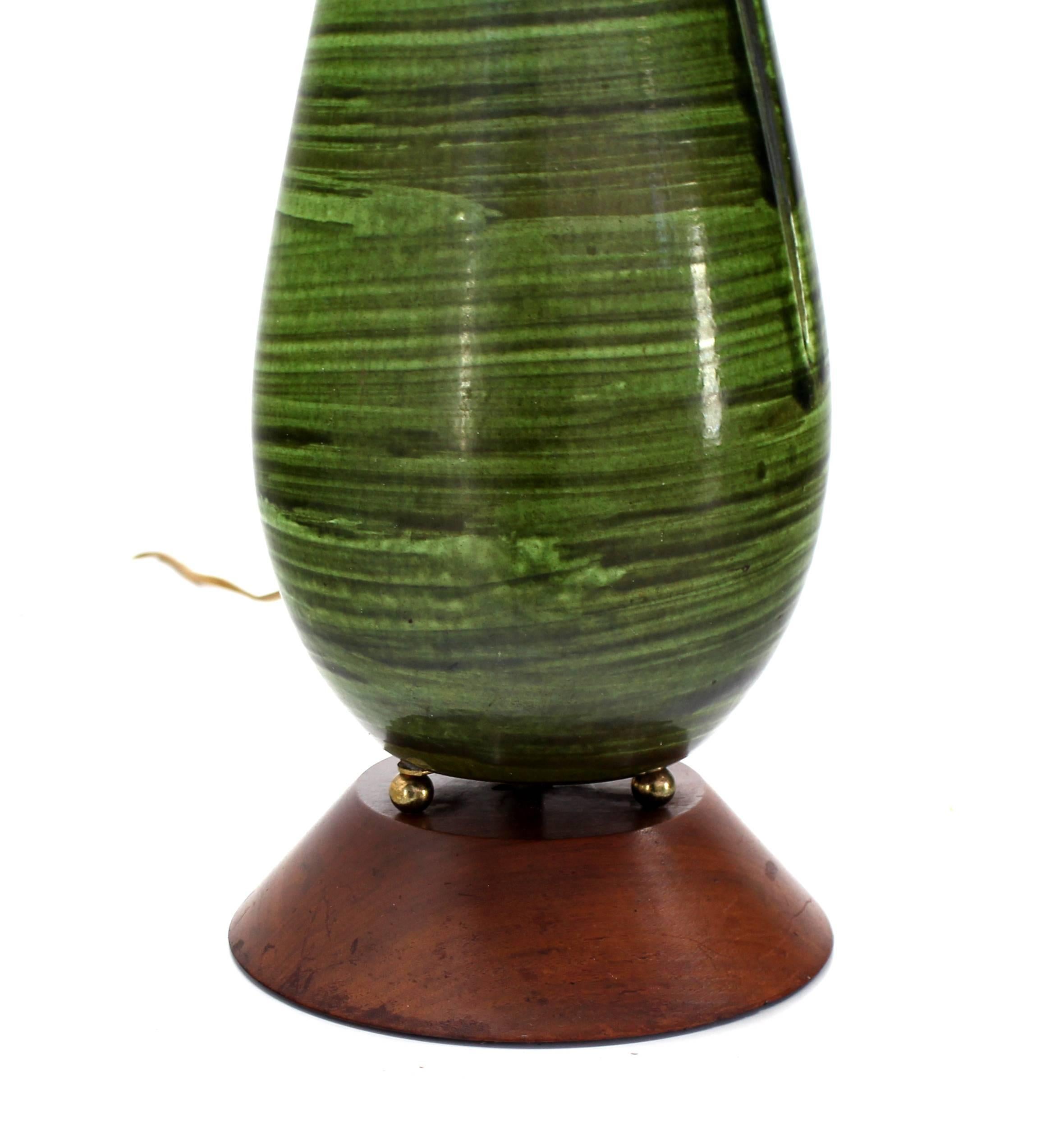 Art Pottery Tall Vase Shape Table Lamp In Excellent Condition For Sale In Rockaway, NJ