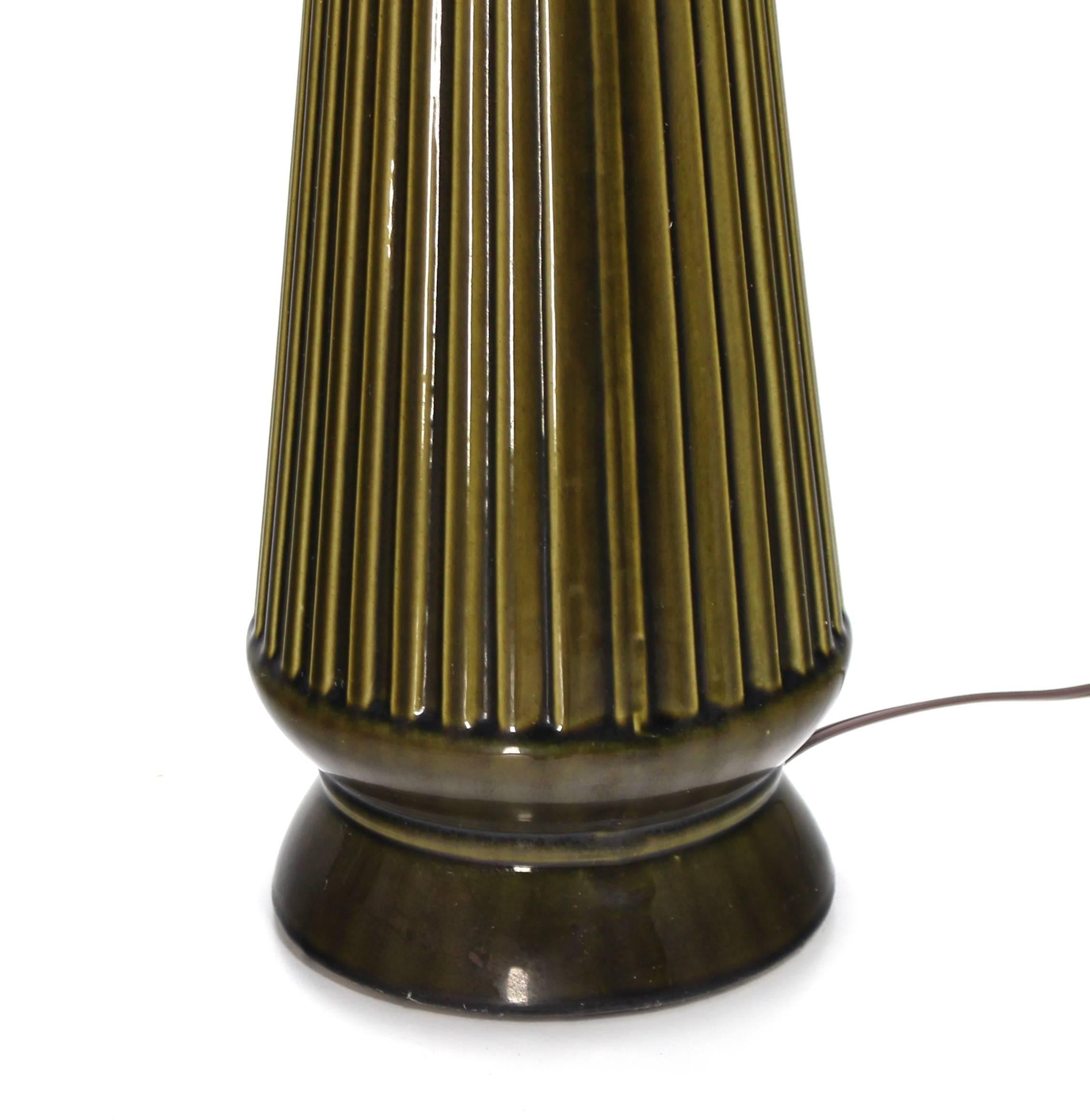 Art Potery Green Glase Table Lamp In Excellent Condition For Sale In Rockaway, NJ