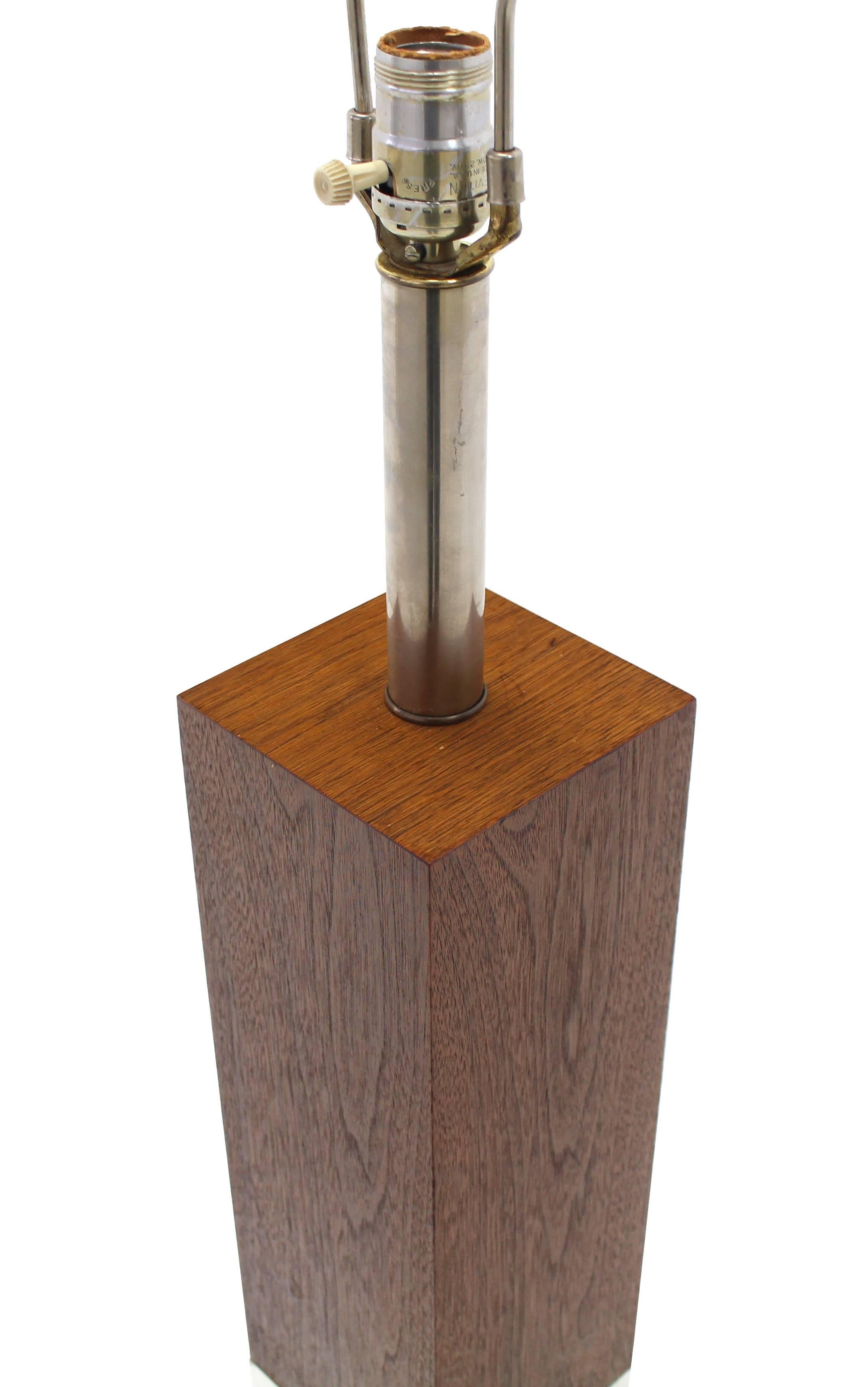Mid-Century Modern Walnut Cube Shape Table Lamp on Chrome Base For Sale