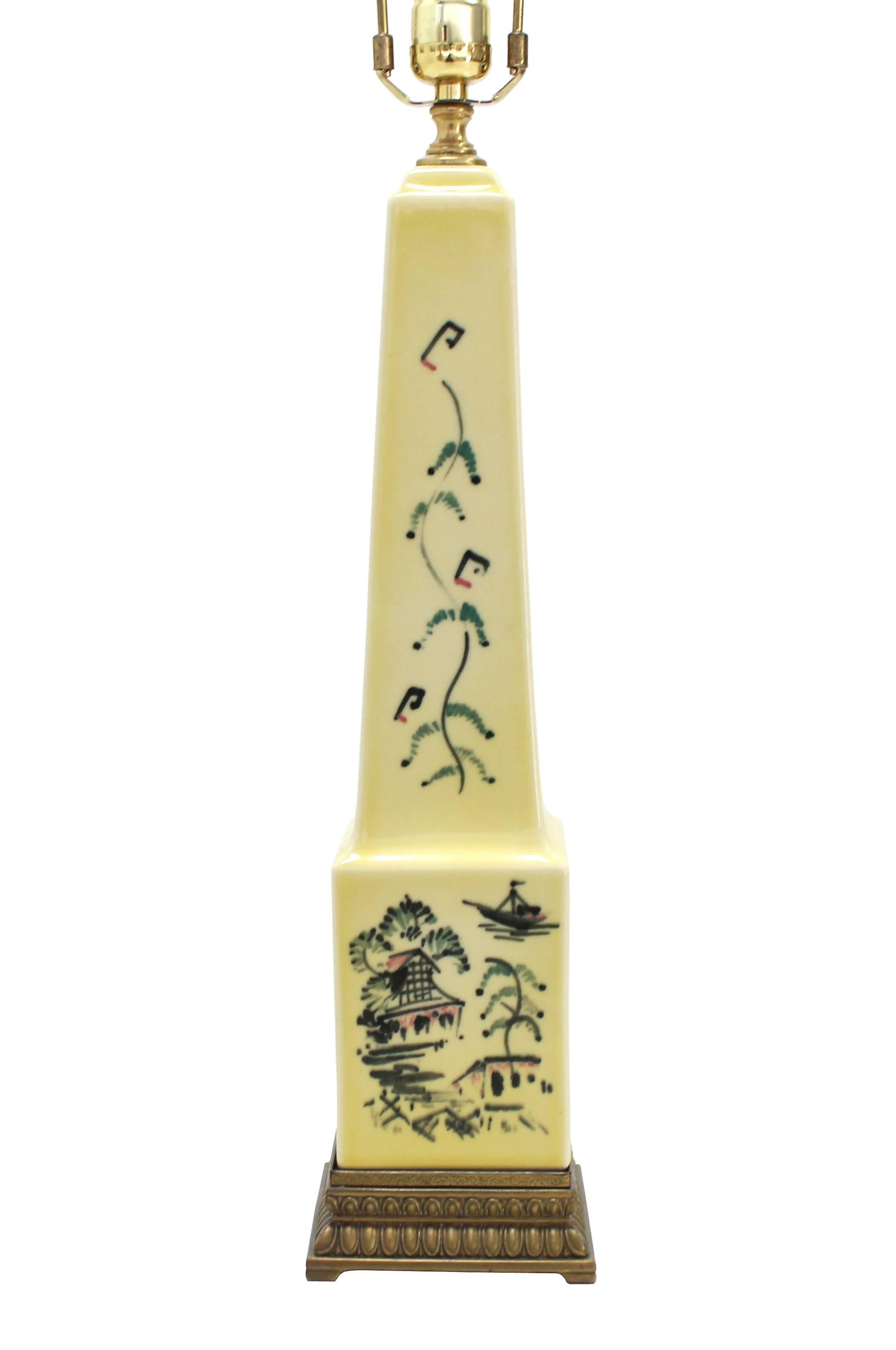 Keramik-Tischlampe in Obeliskenform (amerikanisch) im Angebot