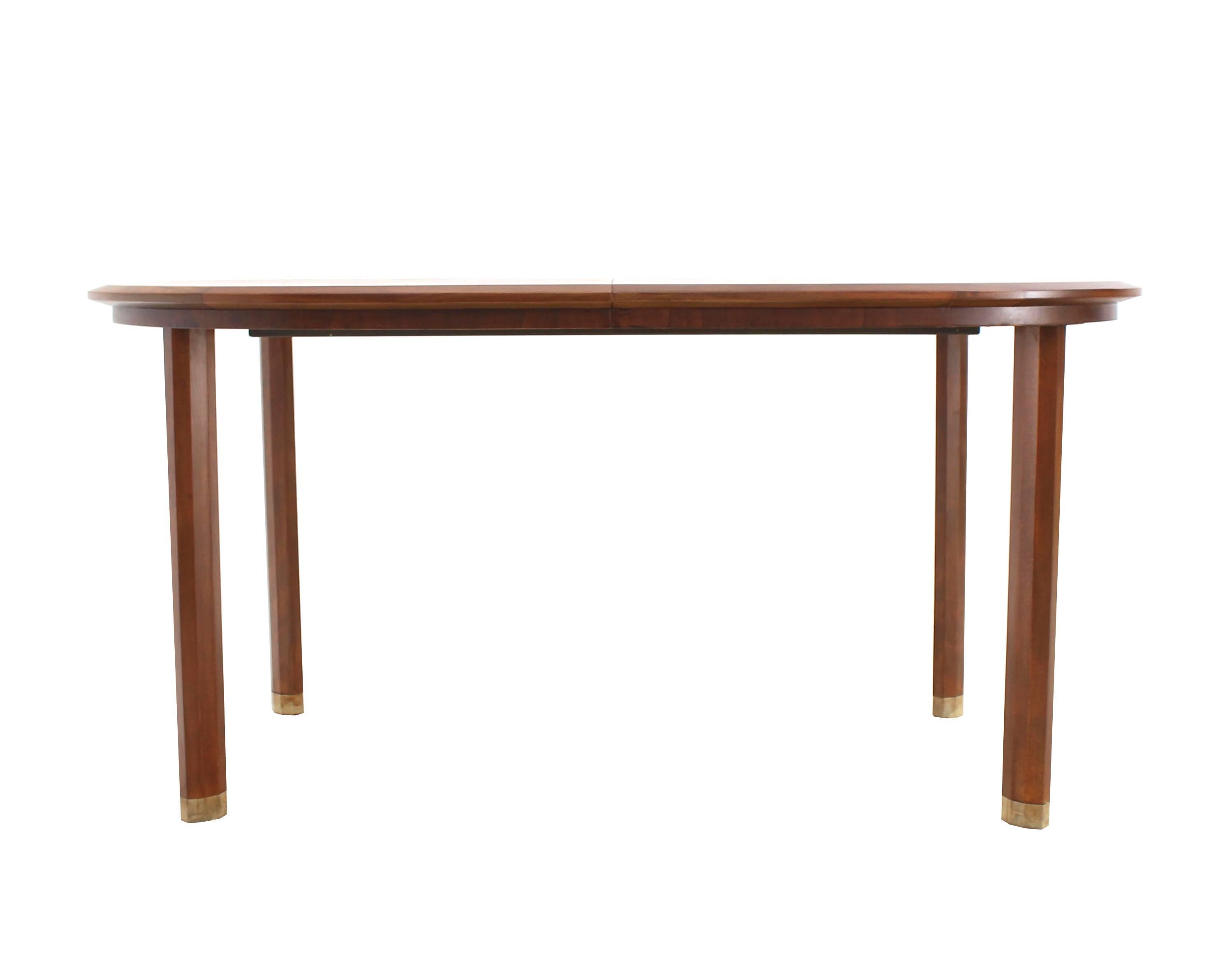 Edmond Spence Dining Table with Two Leaves In Excellent Condition For Sale In Rockaway, NJ