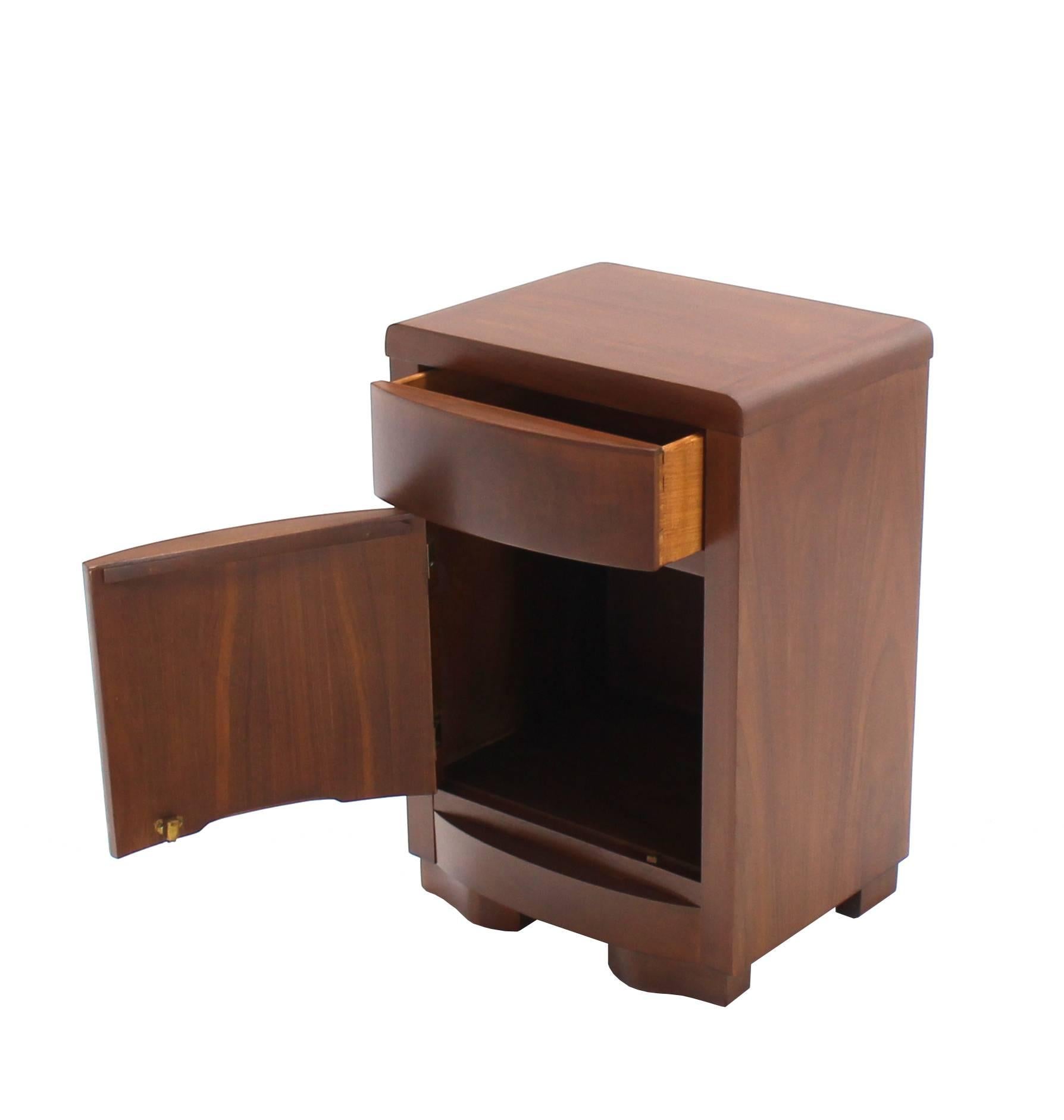 20th Century Pair of Art Deco Walnut End Tables Nightstands
