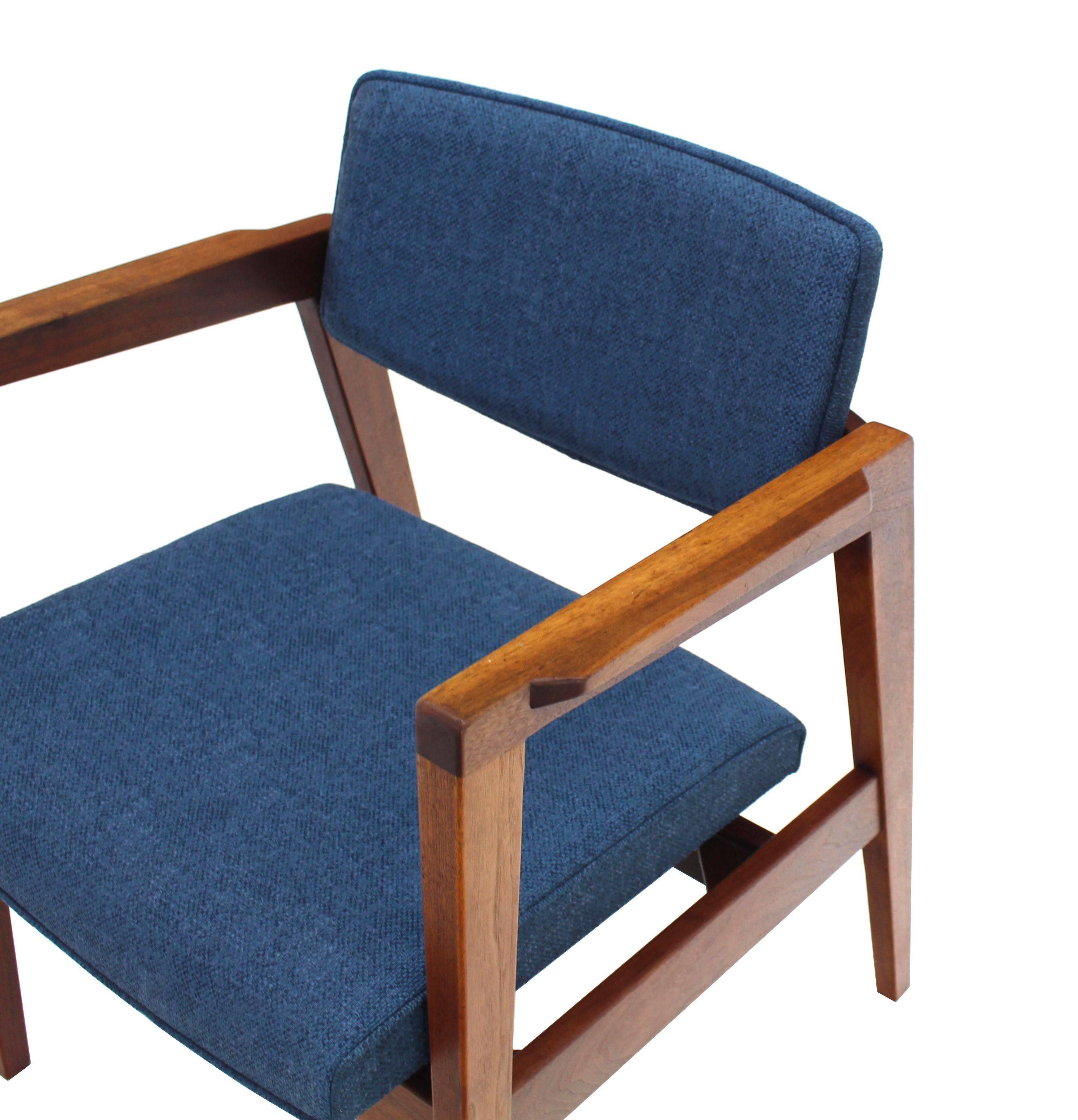 Very nice set of four Mid-Century Modern newly upholstered solid walnut gunlock chairs in Risom style.