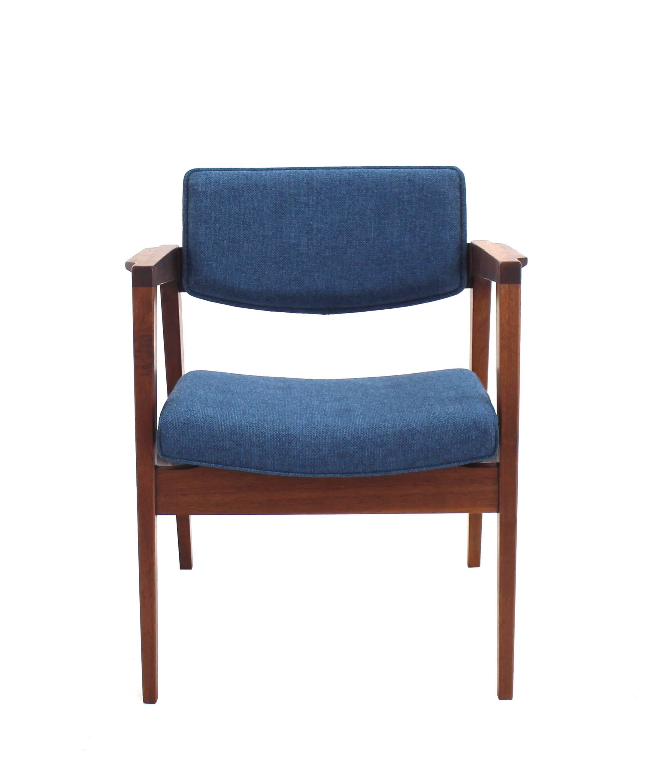 Upholstery Solid Walnut Newly Upholstered Set of Four Gunlocke Chairs Risom Style For Sale