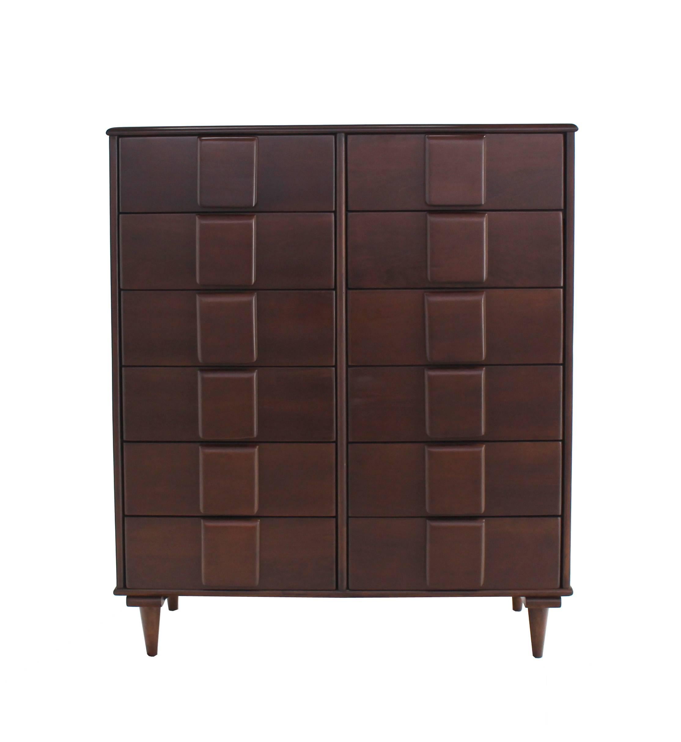 Mid Century Modern 12 Drawers Solid Maple Chest of Drawers In Excellent Condition In Rockaway, NJ