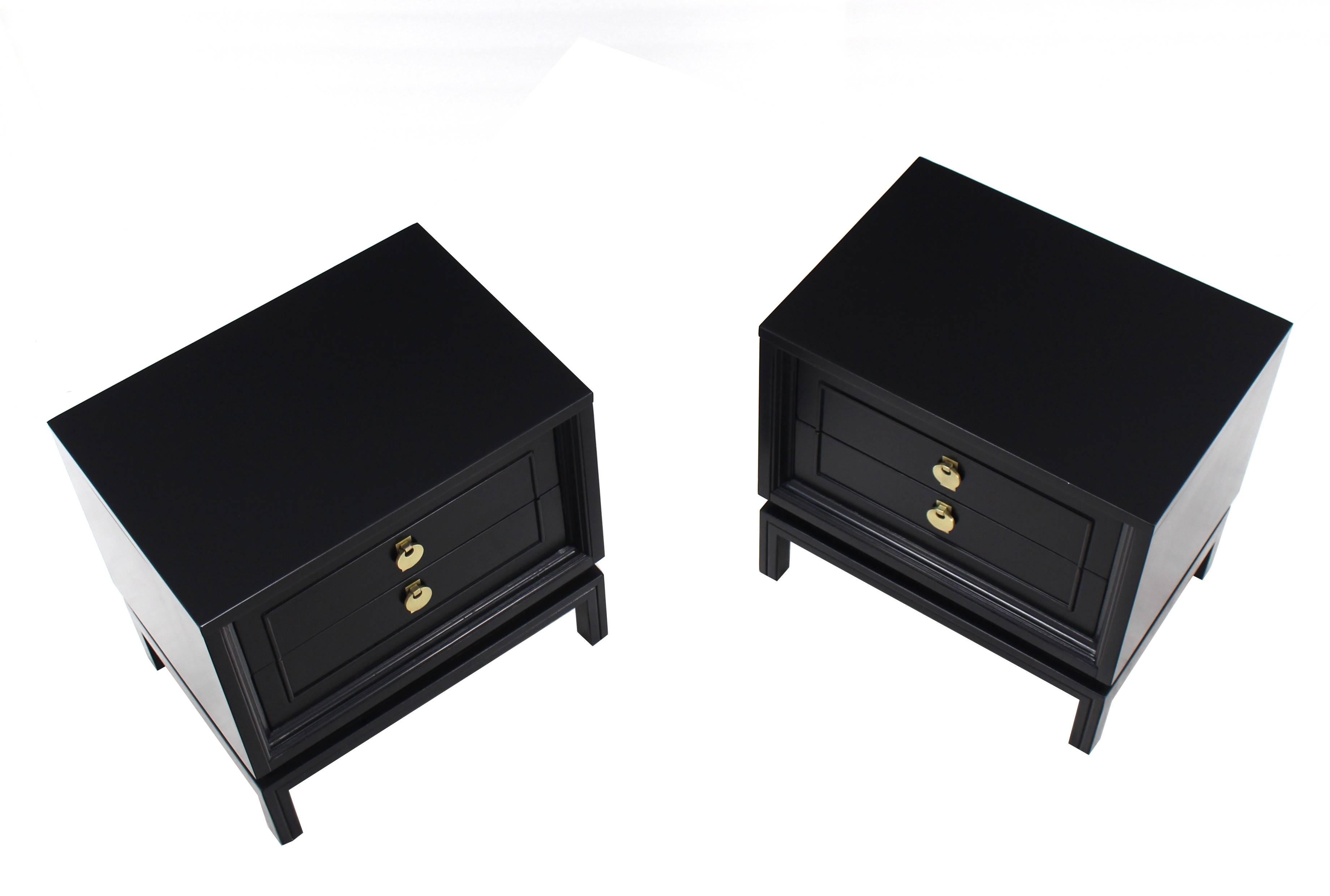 American Pair of Mid Century Modern Ebonized Black Lacquer End Tables Nightstands