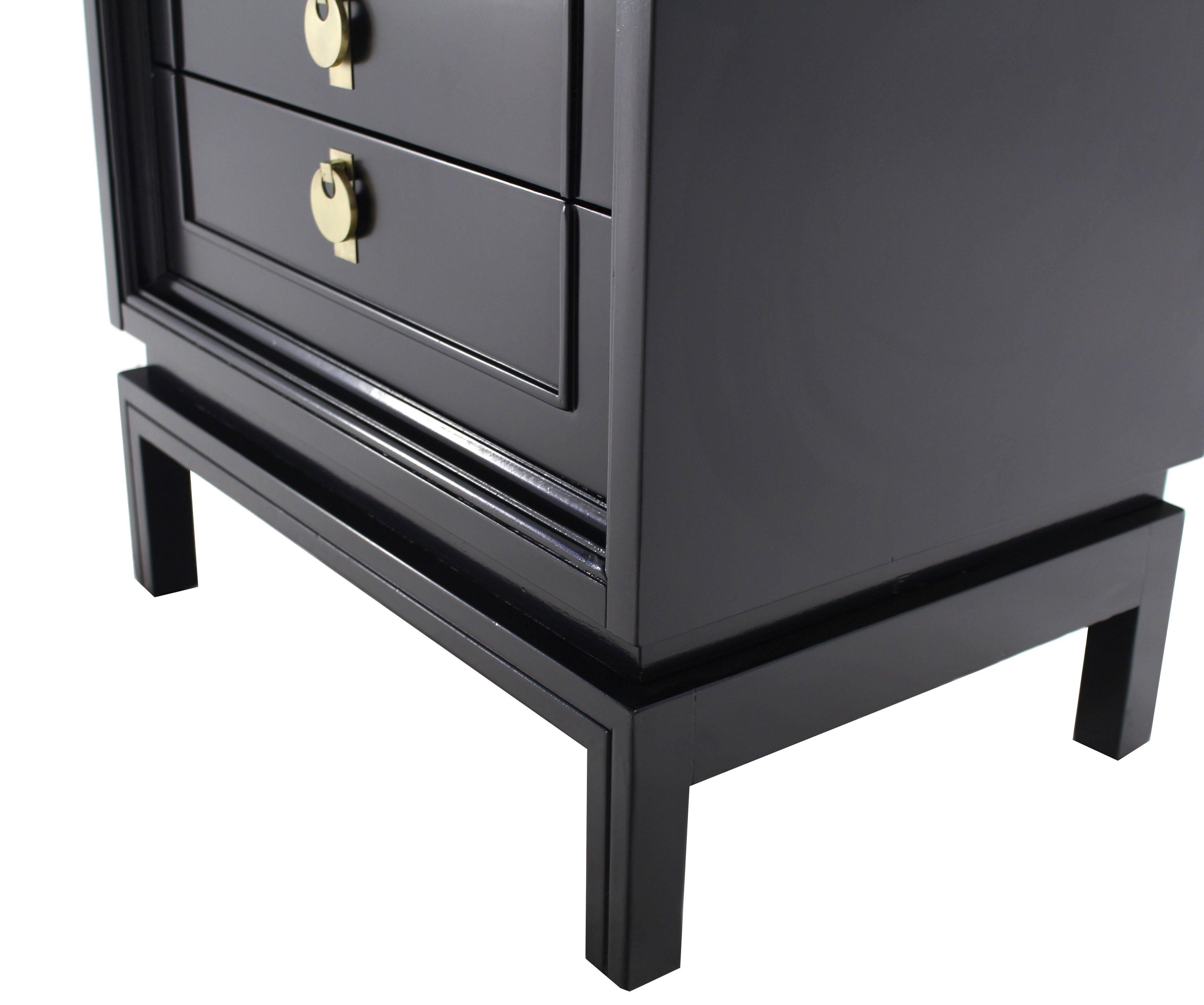 Blackened Pair of Mid Century Modern Ebonized Black Lacquer End Tables Nightstands