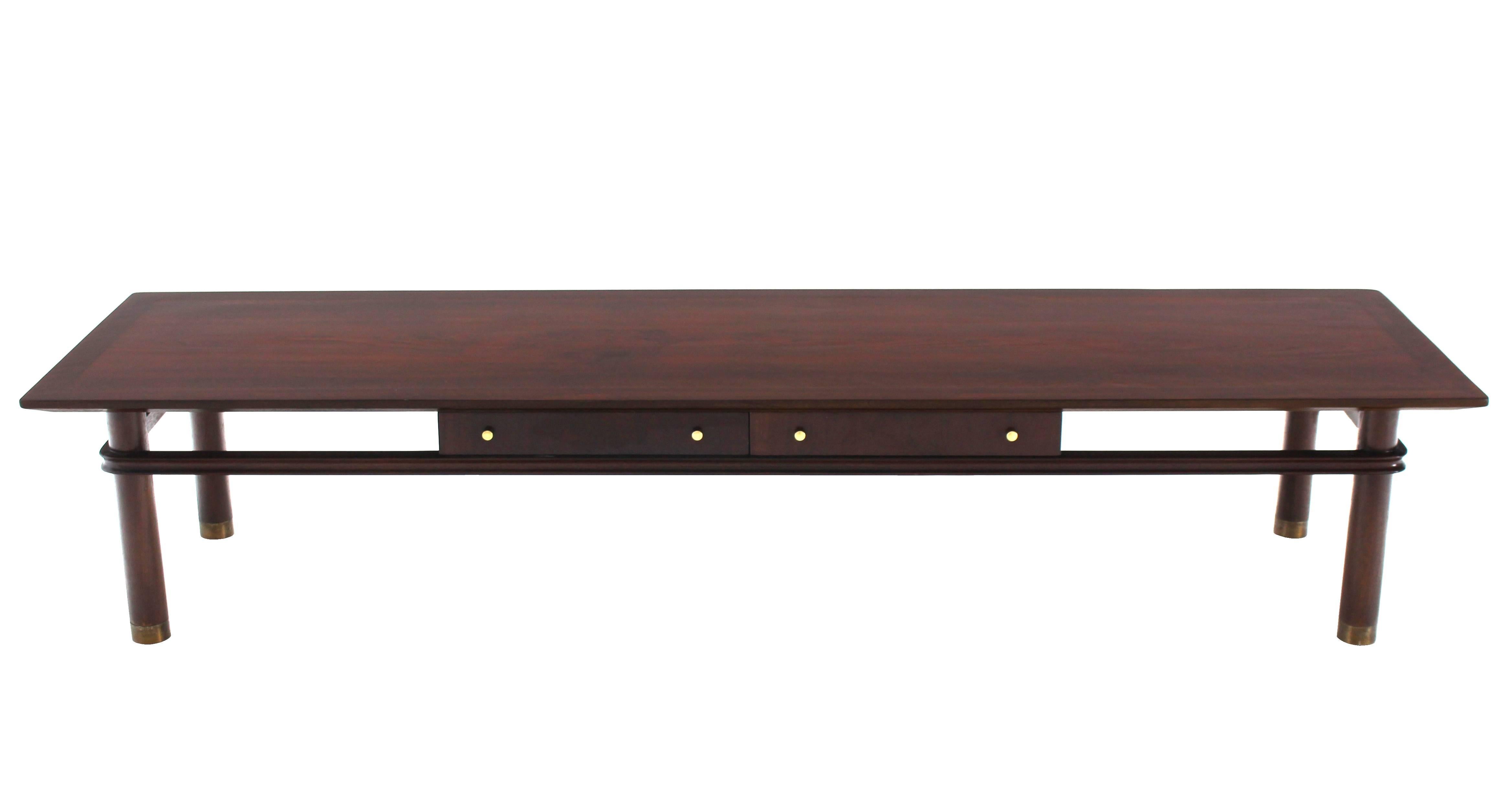 Très belle table basse longue avec deux tiroirs.