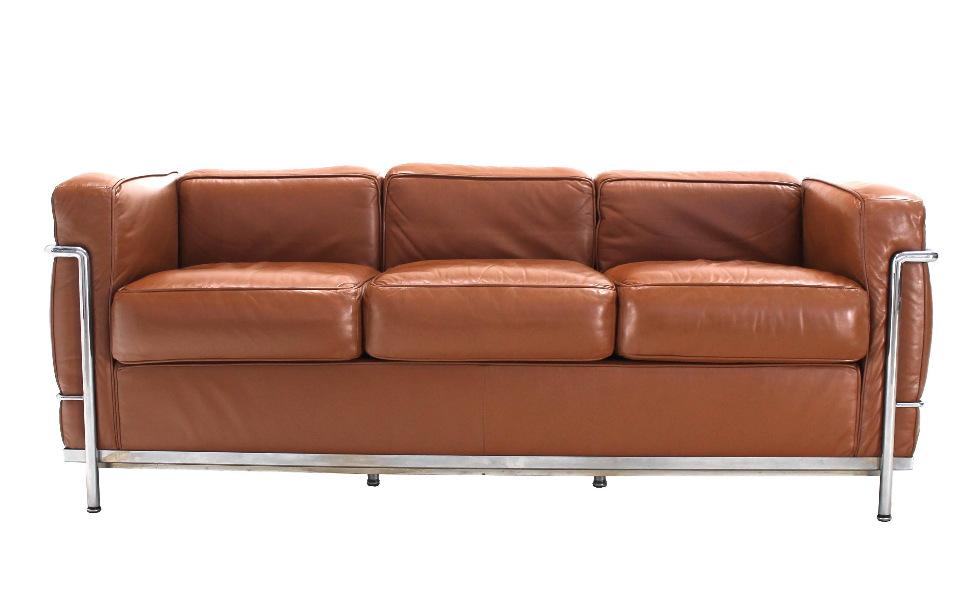 Le Corbusier LC2 Cassina Brown Leather Three-Seat Sofa In Excellent Condition In Rockaway, NJ