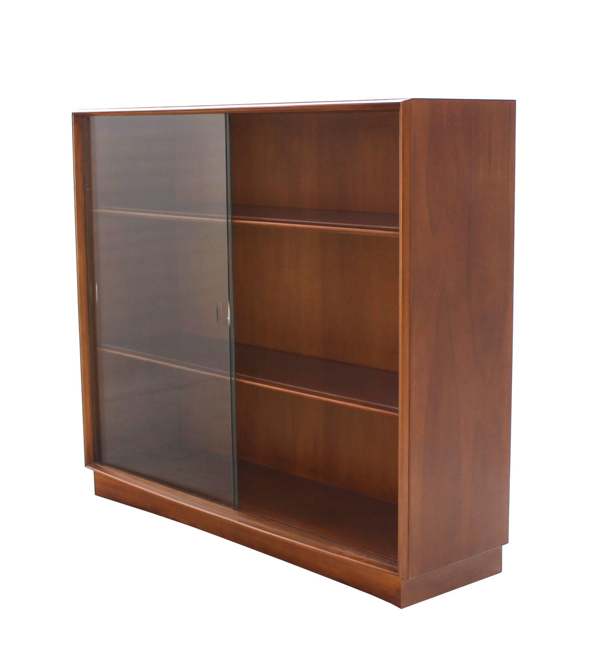 American Gibbings for Widdicomb Bookcase with Glass Sliding Doors Mid Century For Sale