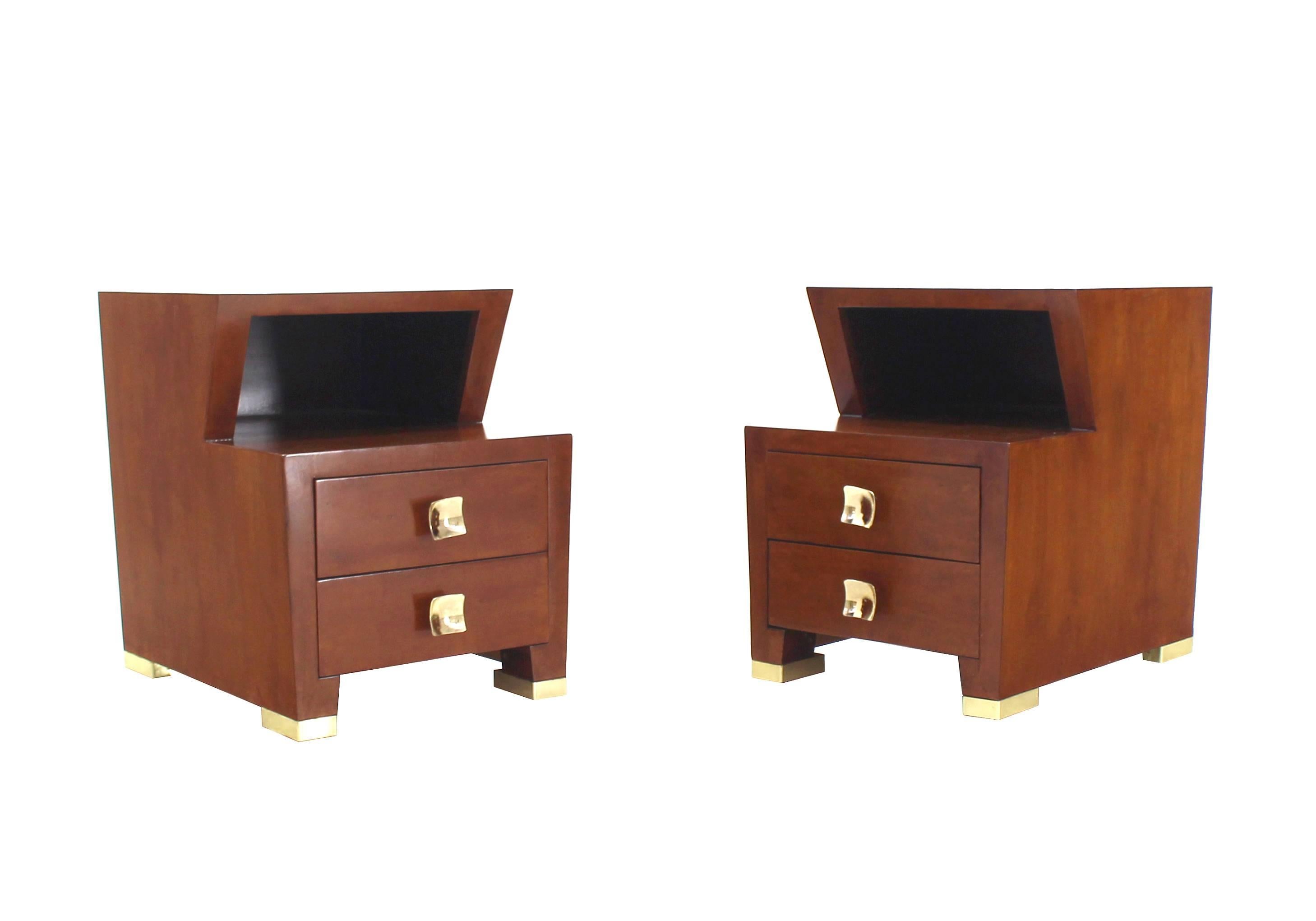 Mid-Century Modern Pair of Art Deco Burl Wood End Tables Nightstands with Brass Hardware Pulls For Sale