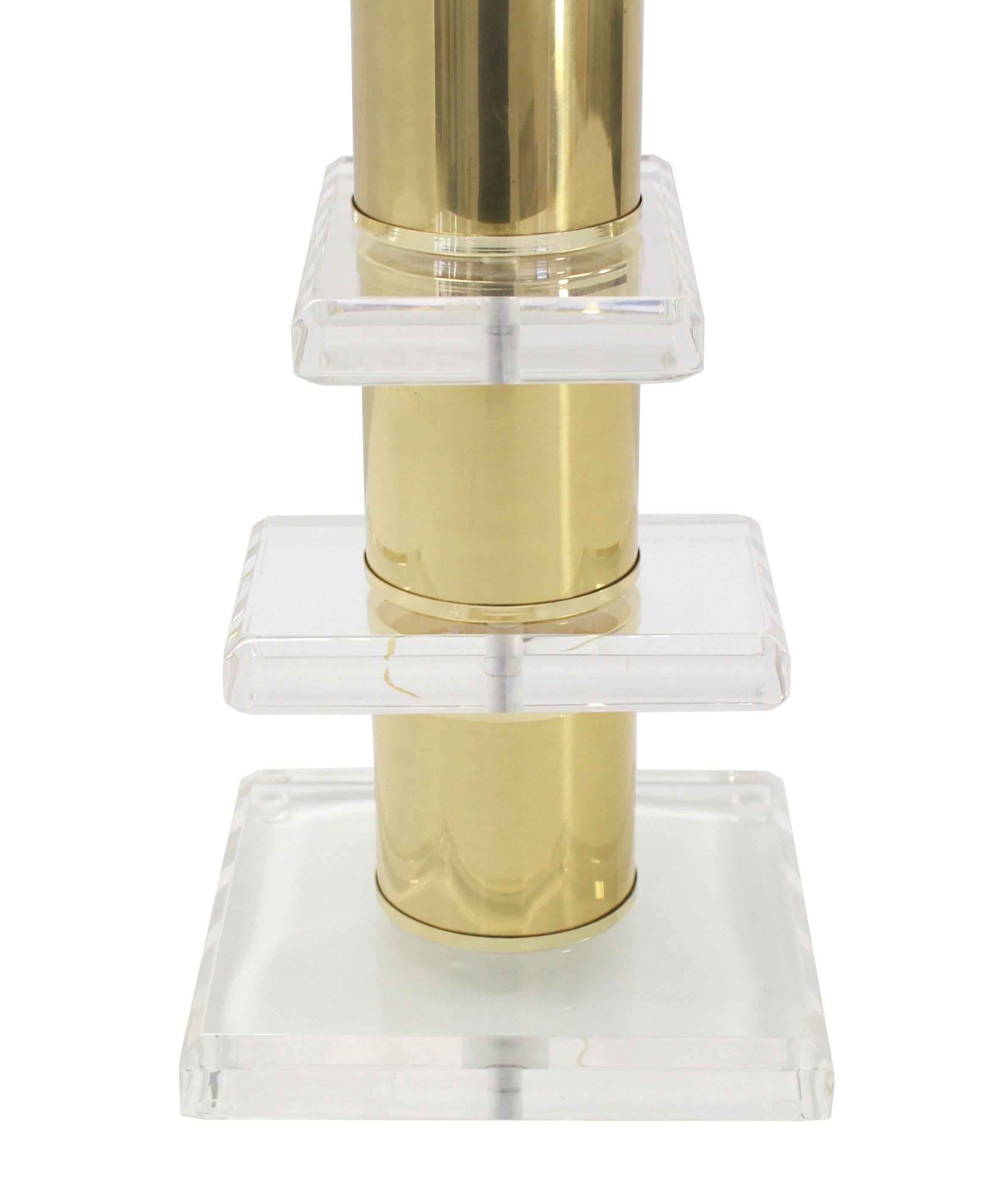 American Stacked Lucite Brass Cylinders Table Lamp Lucite Finial For Sale